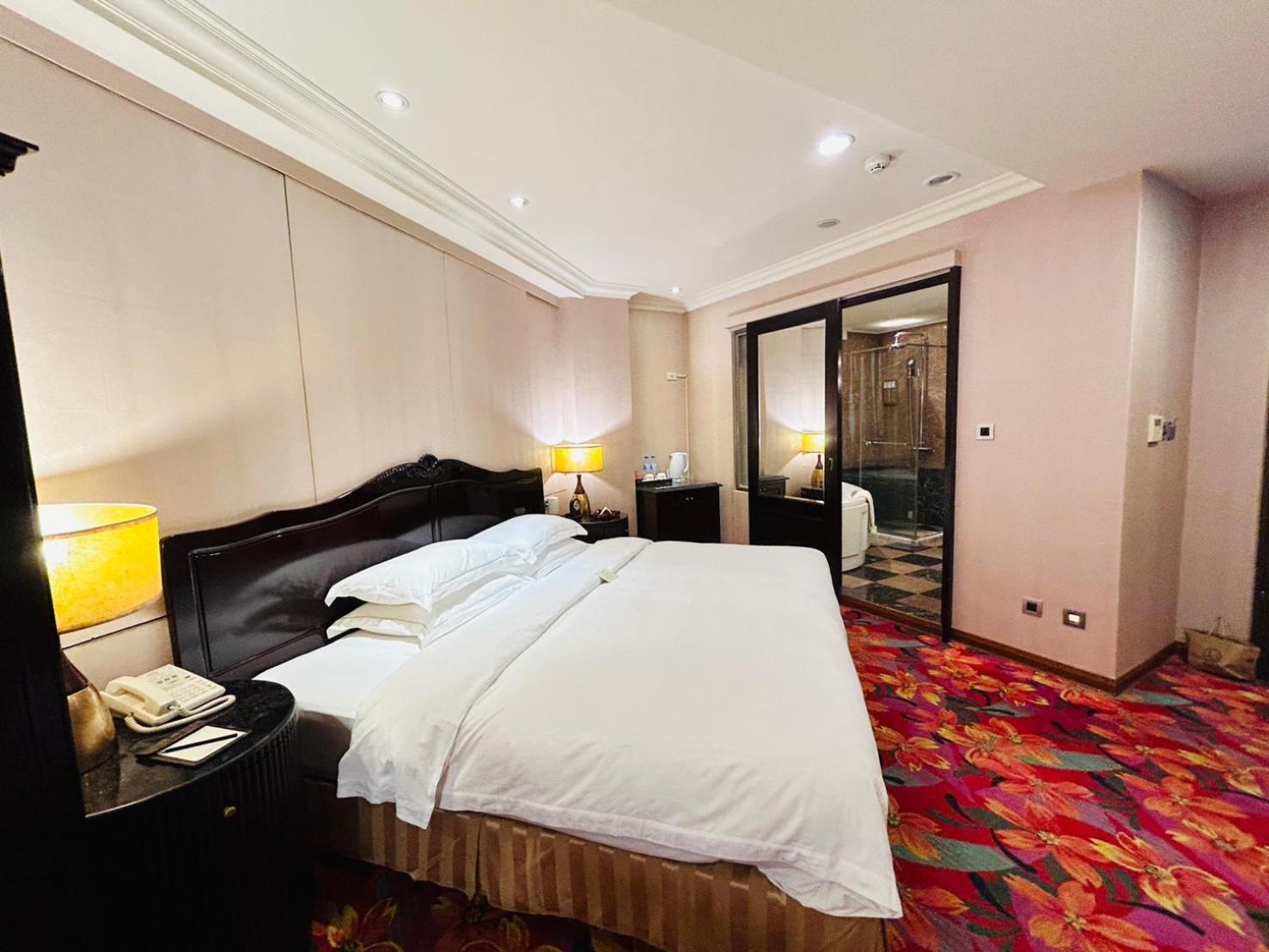 Royal Seasons ‧ Nanjing W.