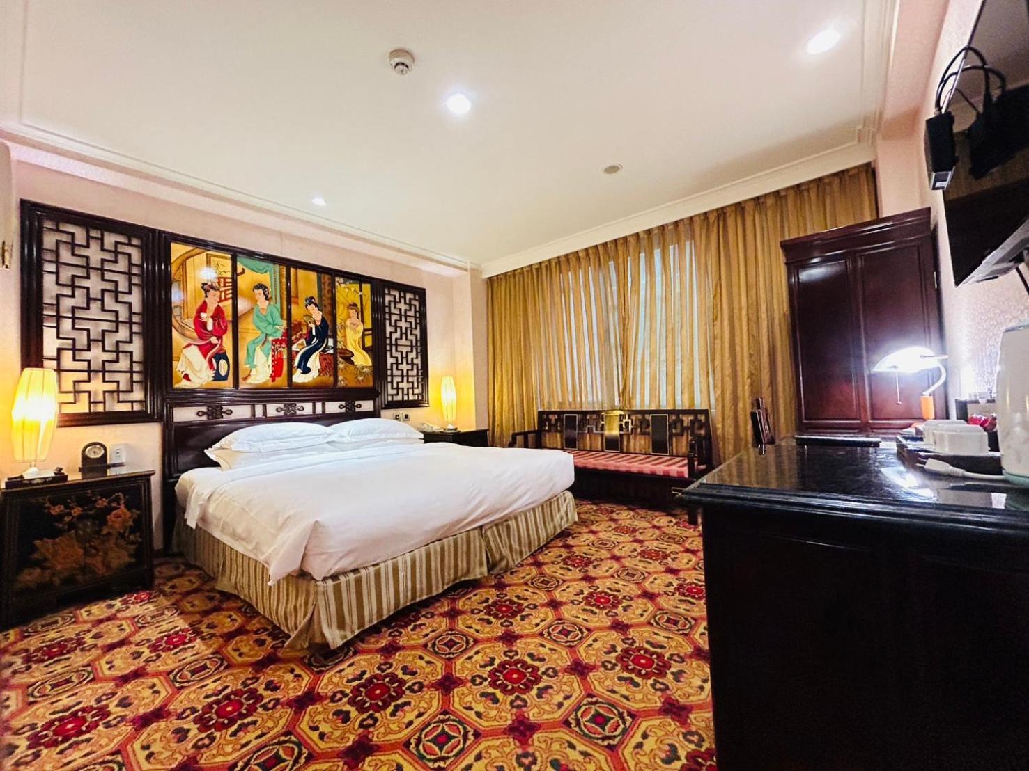 Royal Seasons ‧ Nanjing W.