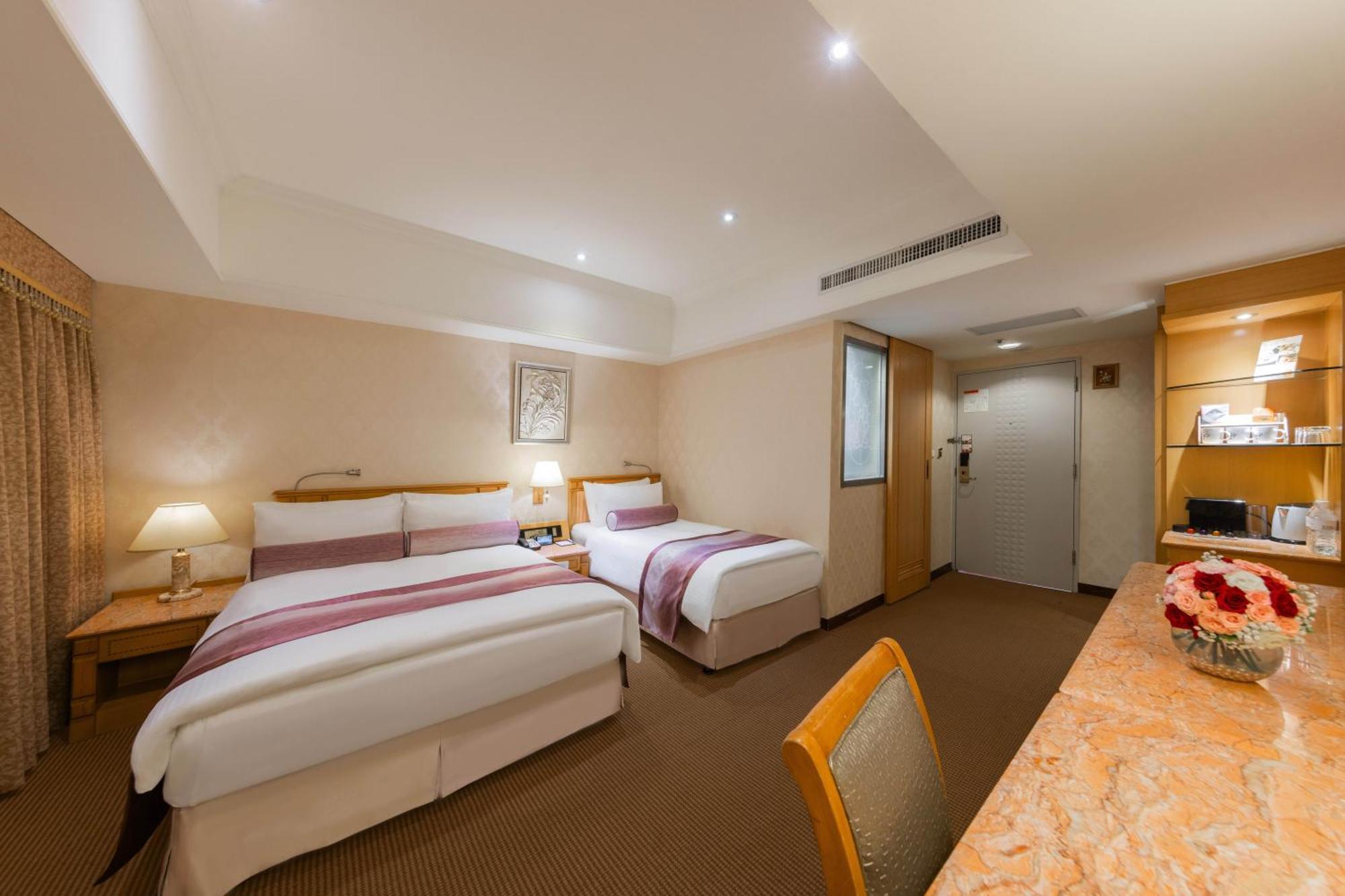 Hotel Cosmos 5*