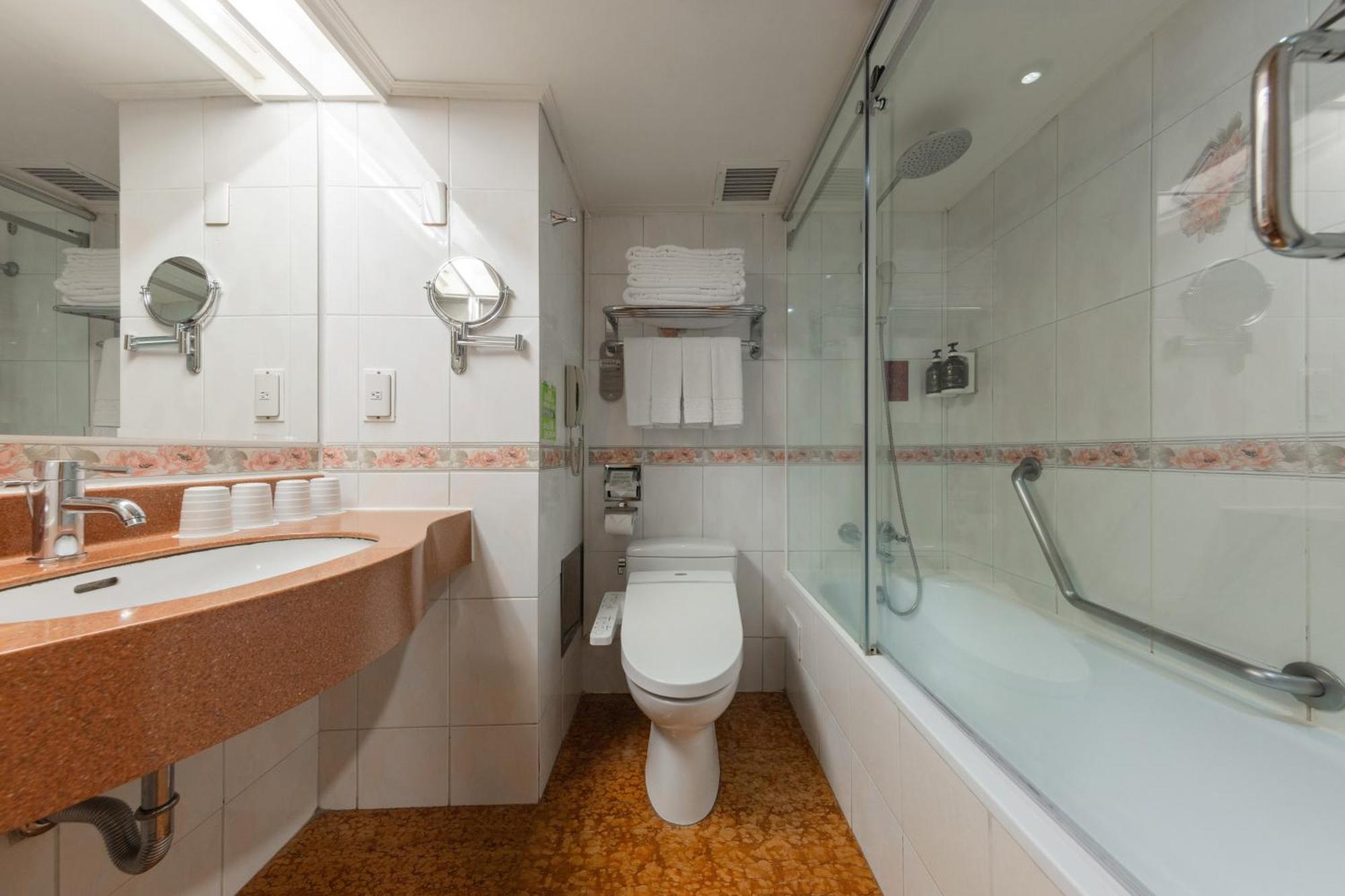 Cosmos Hotel 5*
