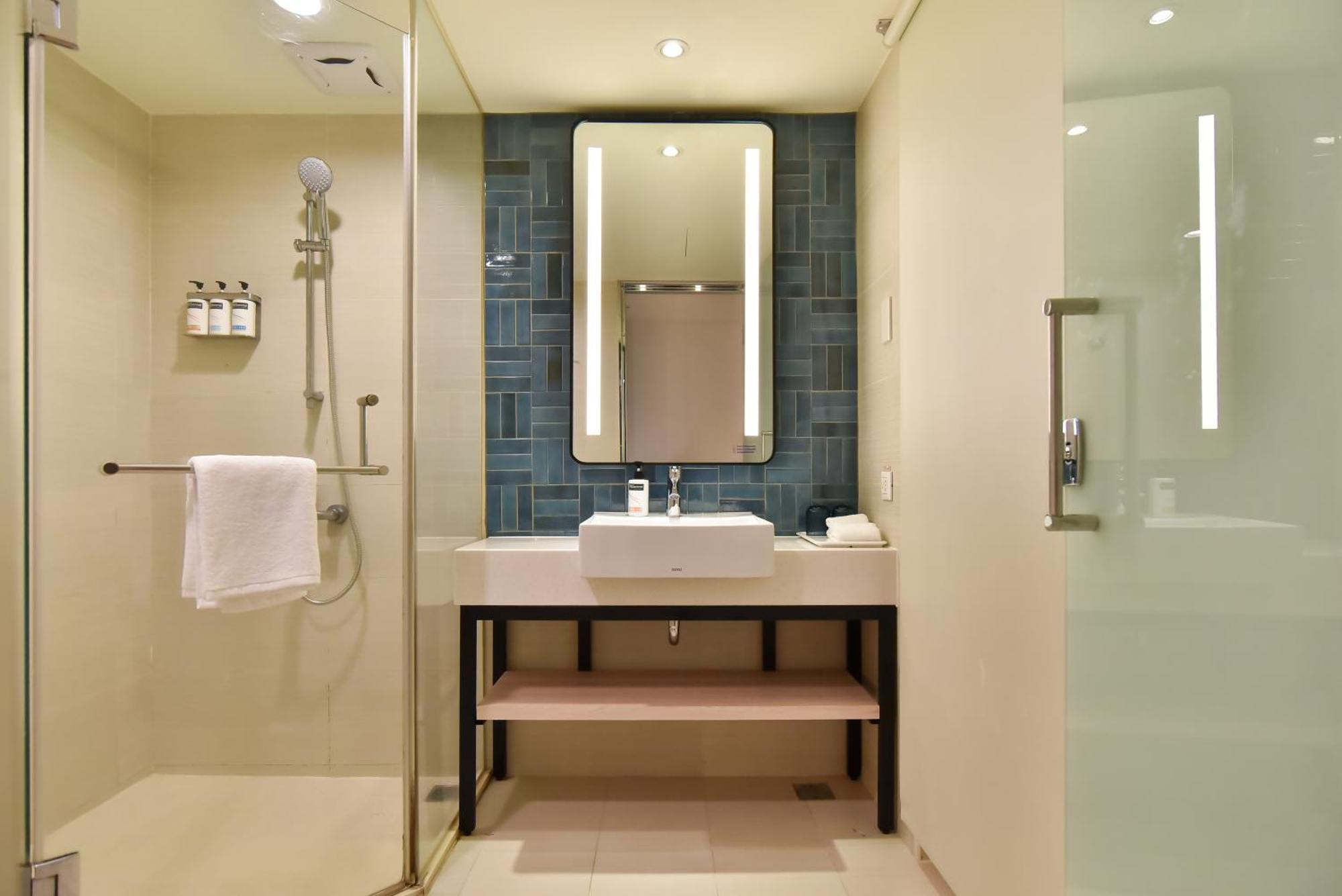Holiday Inn Express Taipei Train Station By Ihg 4* Taipei