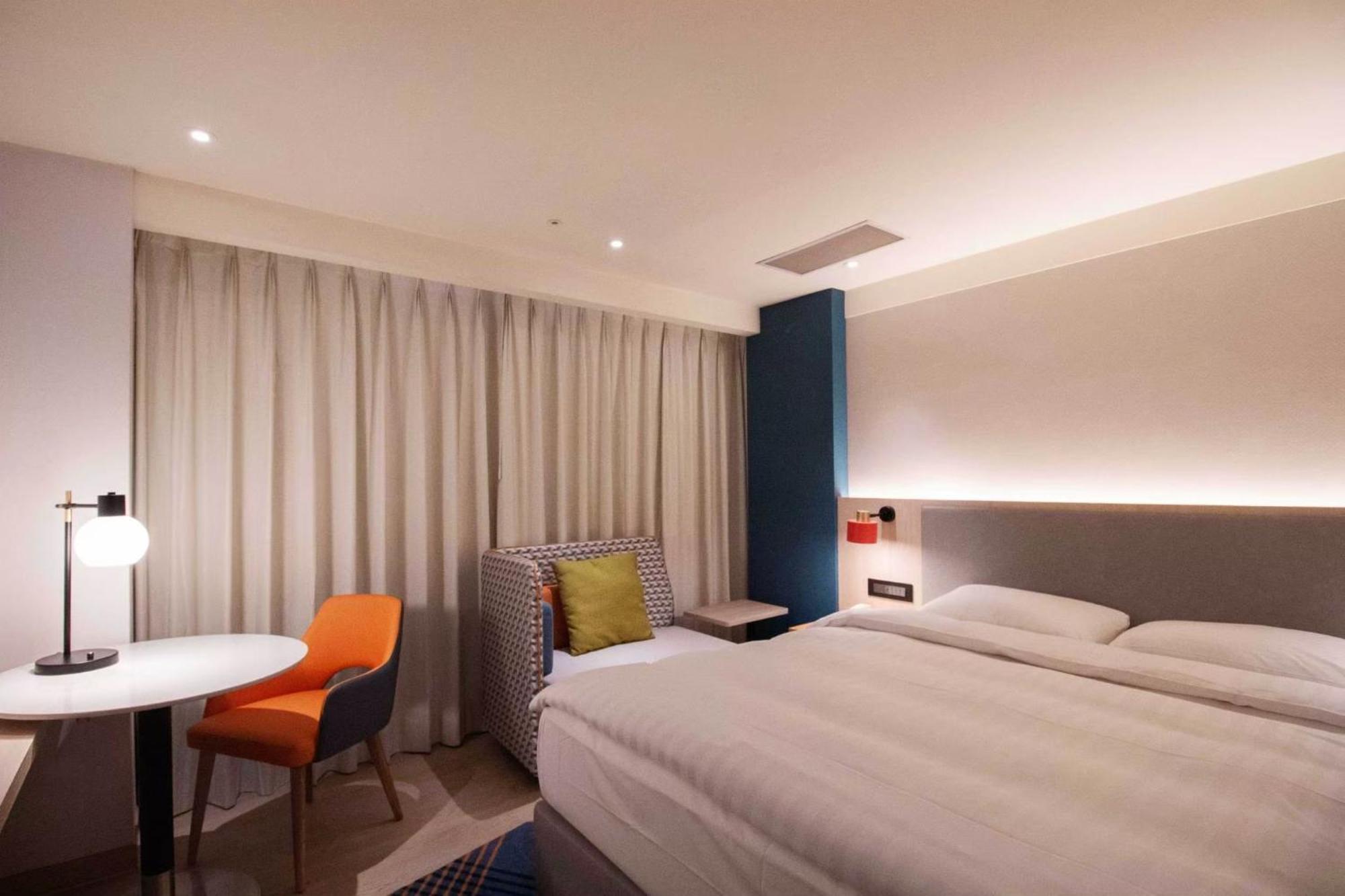Holiday Inn Express Taipei Train Station By Ihg 4*