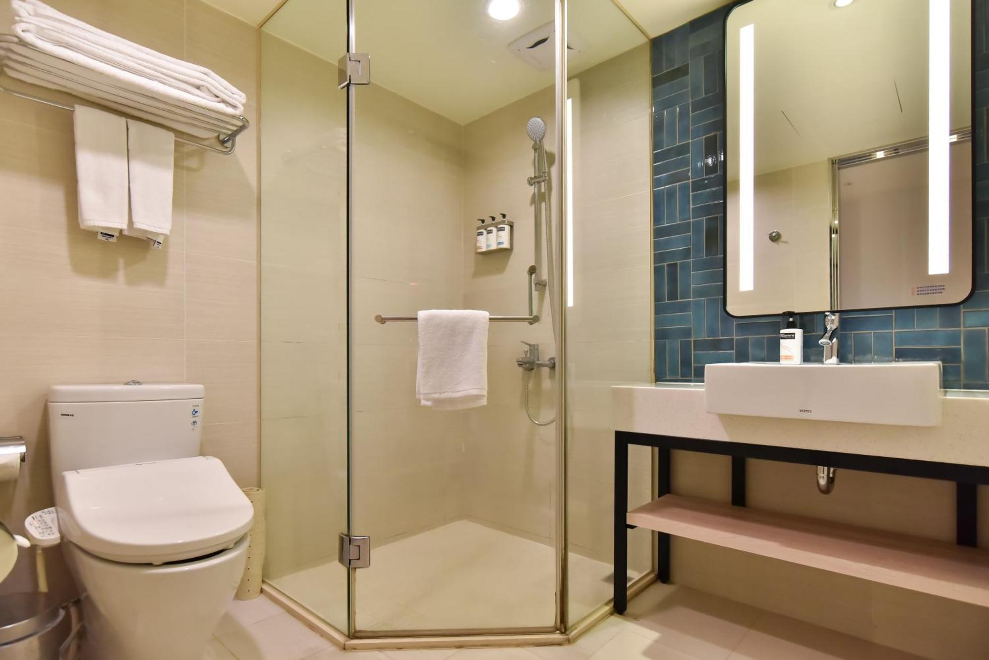 Holiday Inn Express Taipei Train Station By Ihg Hotel 4*