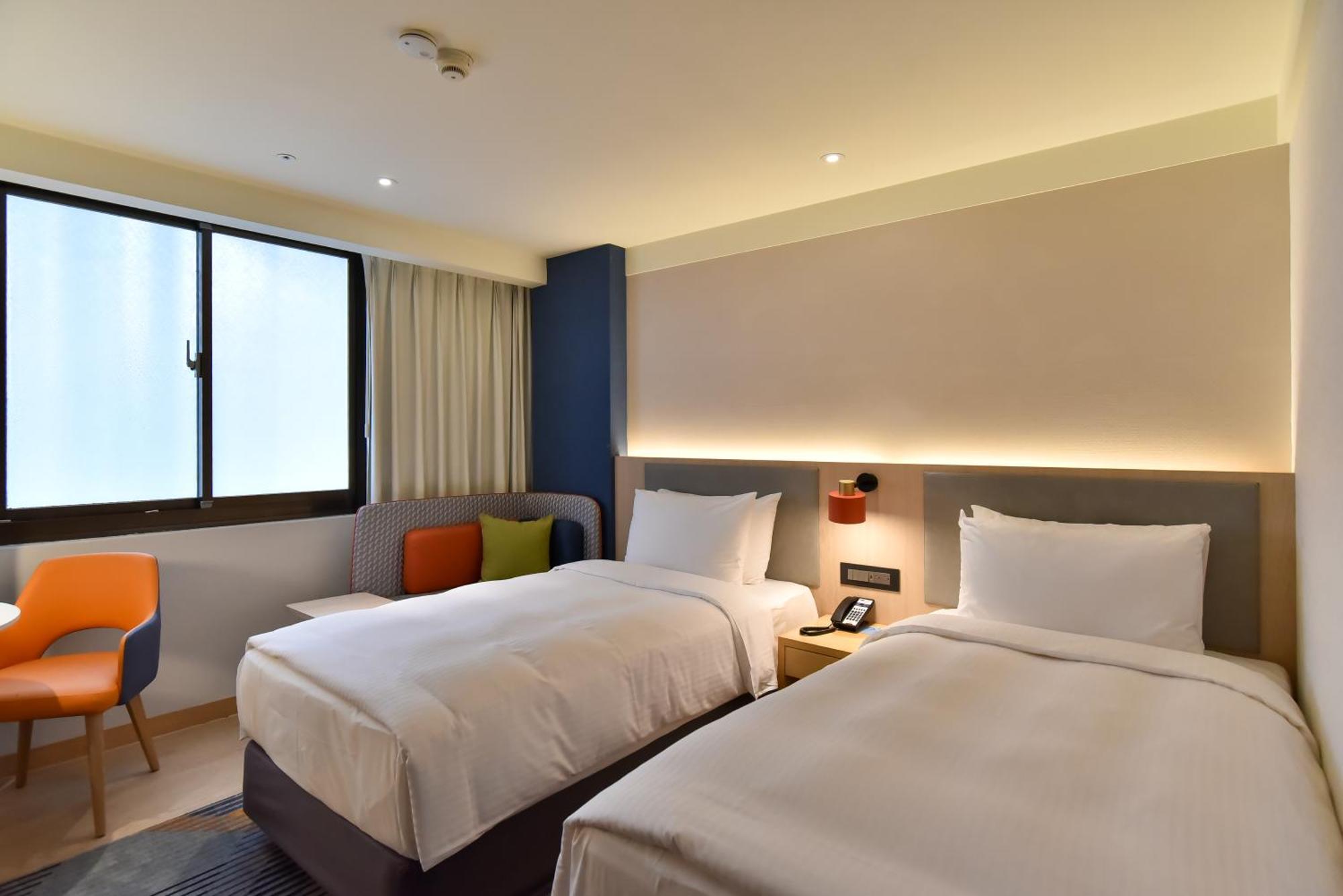 Holiday Inn Express Taipei Train Station By Ihg 4*