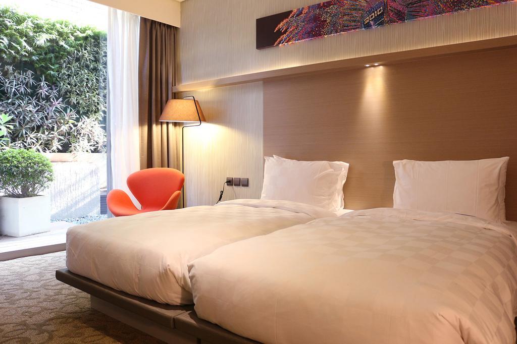 101 Sparkle Hotel 4*