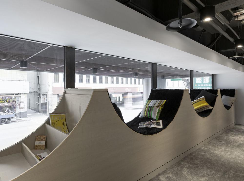 Bouti Capsule Hostel *