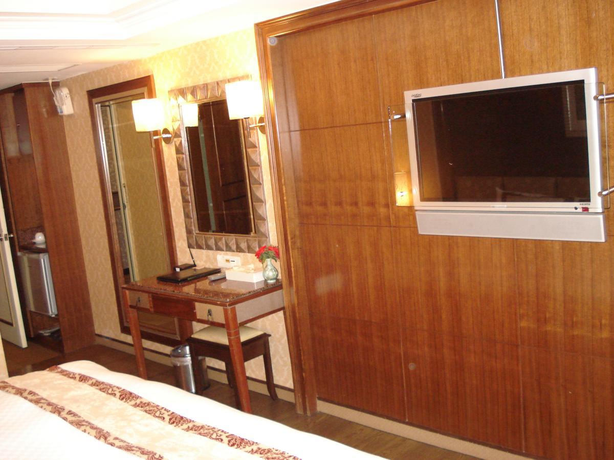 Attic Inn Taipei