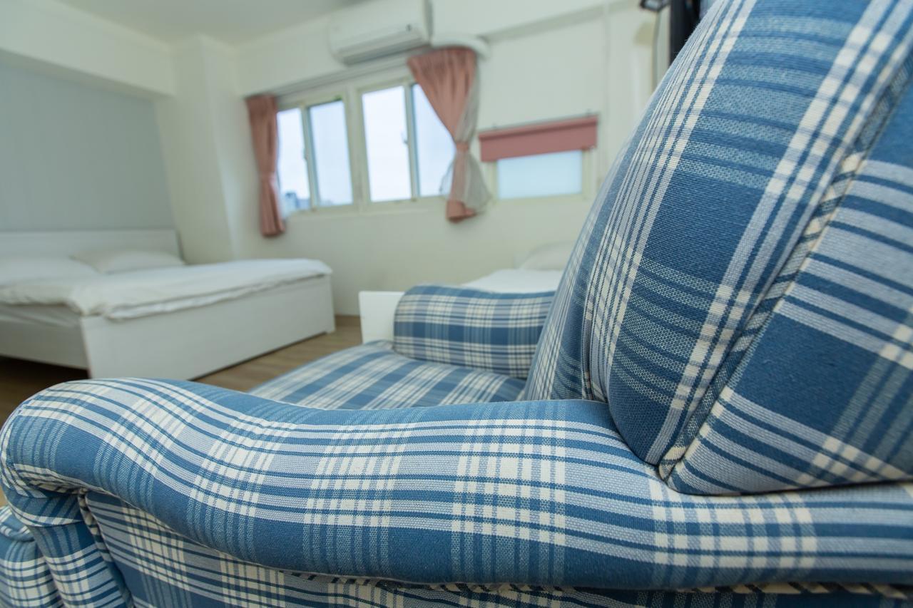Hostel Mr. Lobster's Secret Den Design