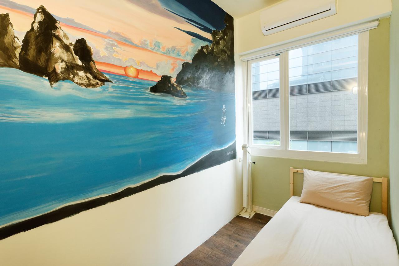 Hostel Flip Flop - Main Station