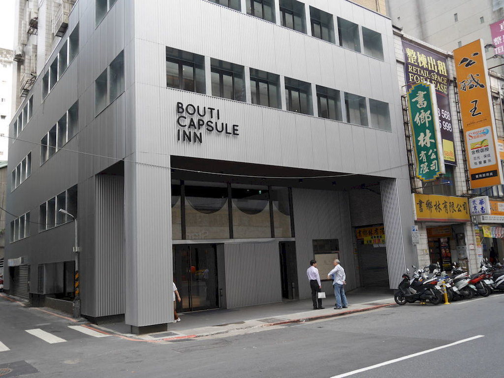 Bouti Capsule Hostel *