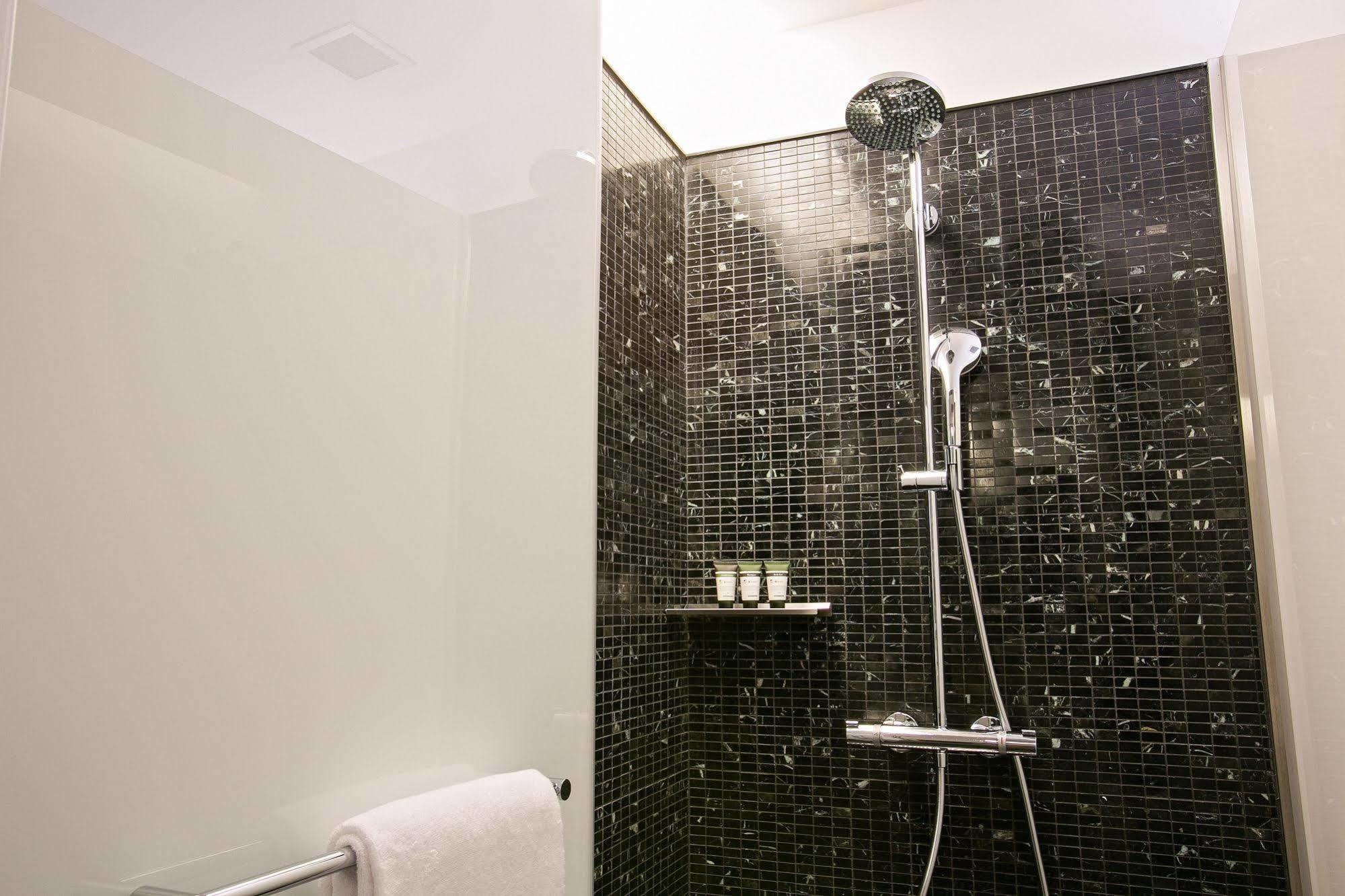 Hotel Amba Zhongshan 4*