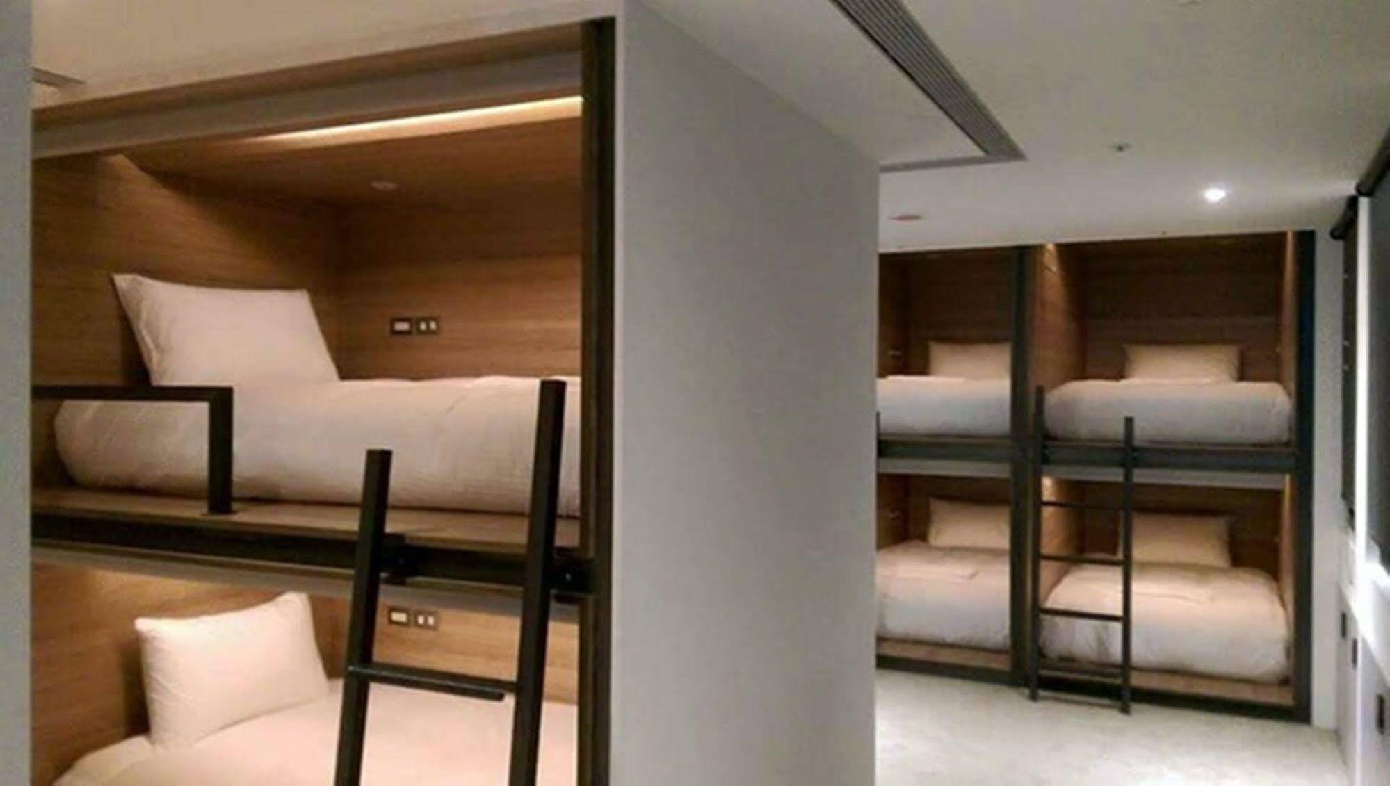 Bouti Capsule Hostel *