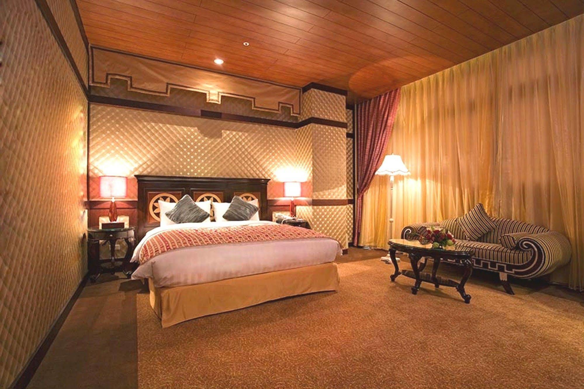 Capital Dazhi 4*