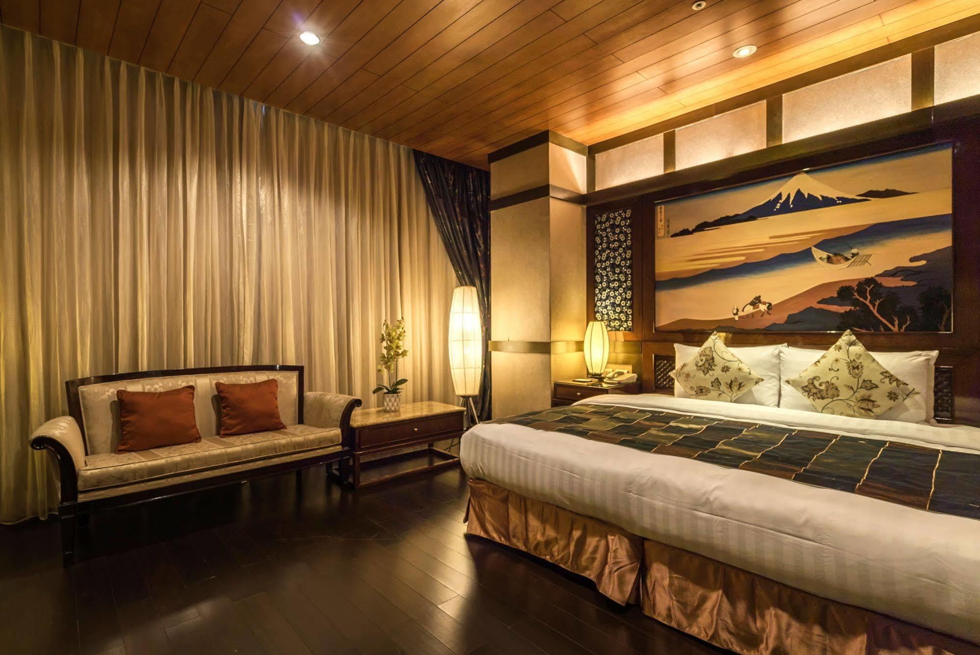Capital Dazhi Hotel 4*