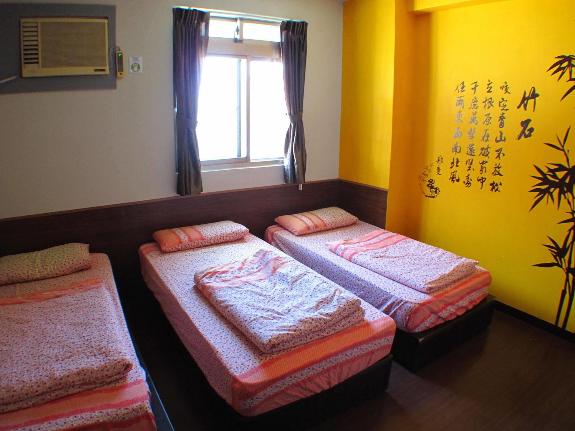 Jv's Hotel