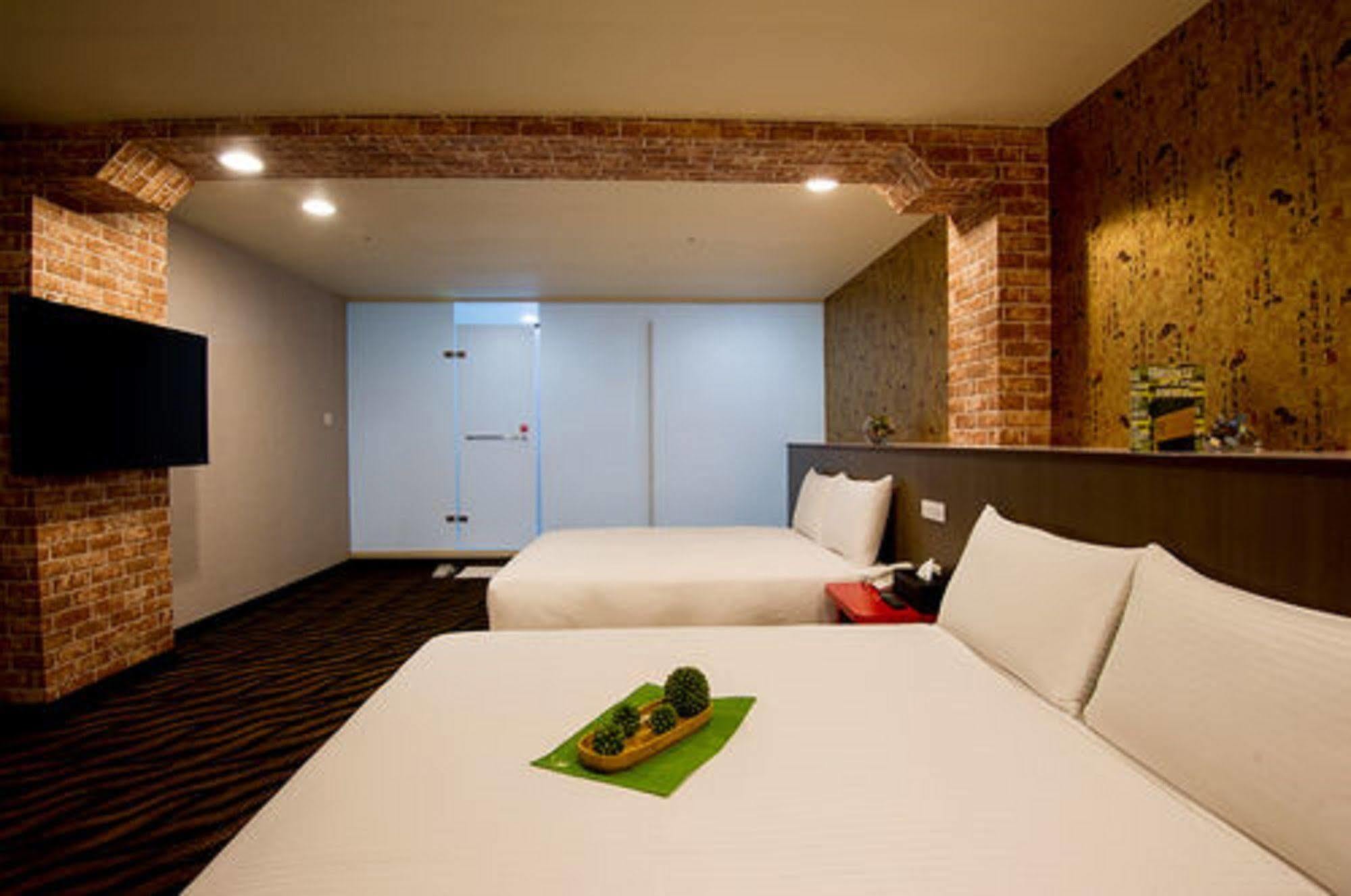6 - Zhonghua Hotel Taipei
