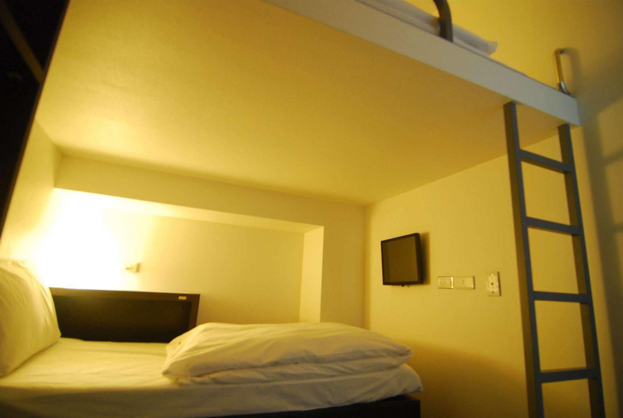 Cube - Ximen Hostel