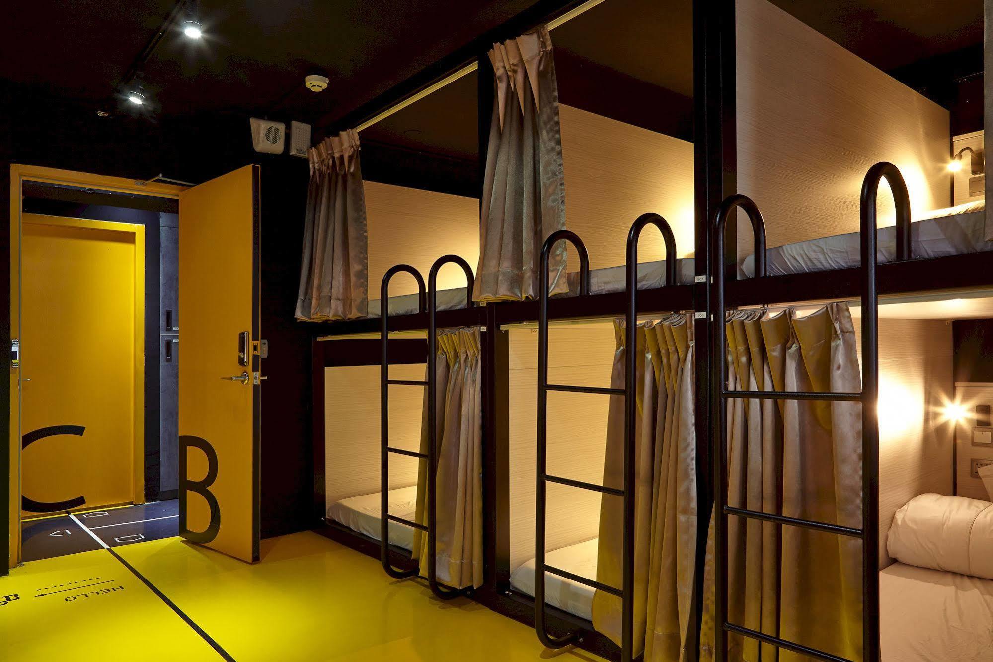 Hostel Here X There Main Station Taipei