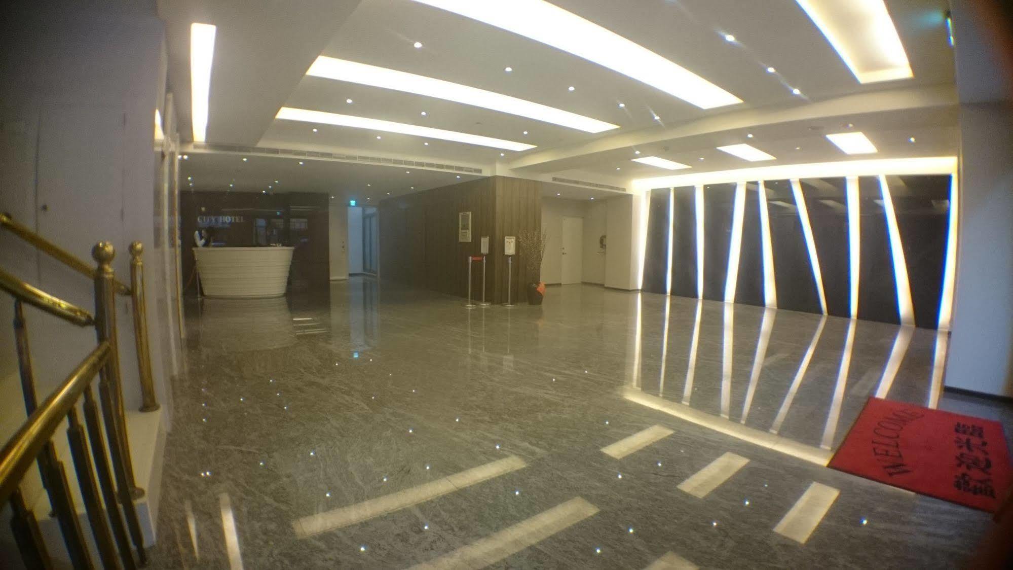 City Hotel