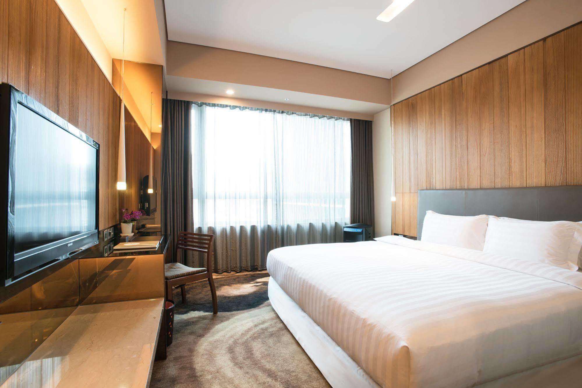 Home Hotel 4*