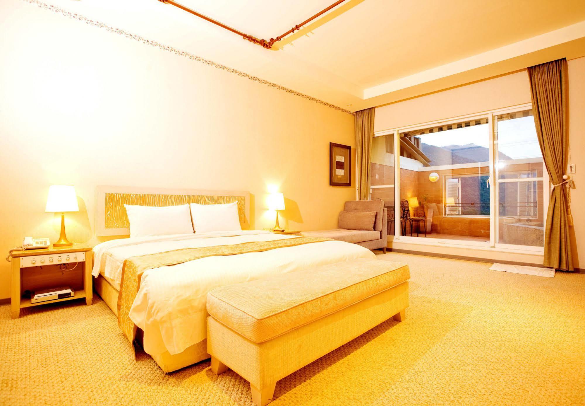 Mi Jing Garden Spring Resort 3*