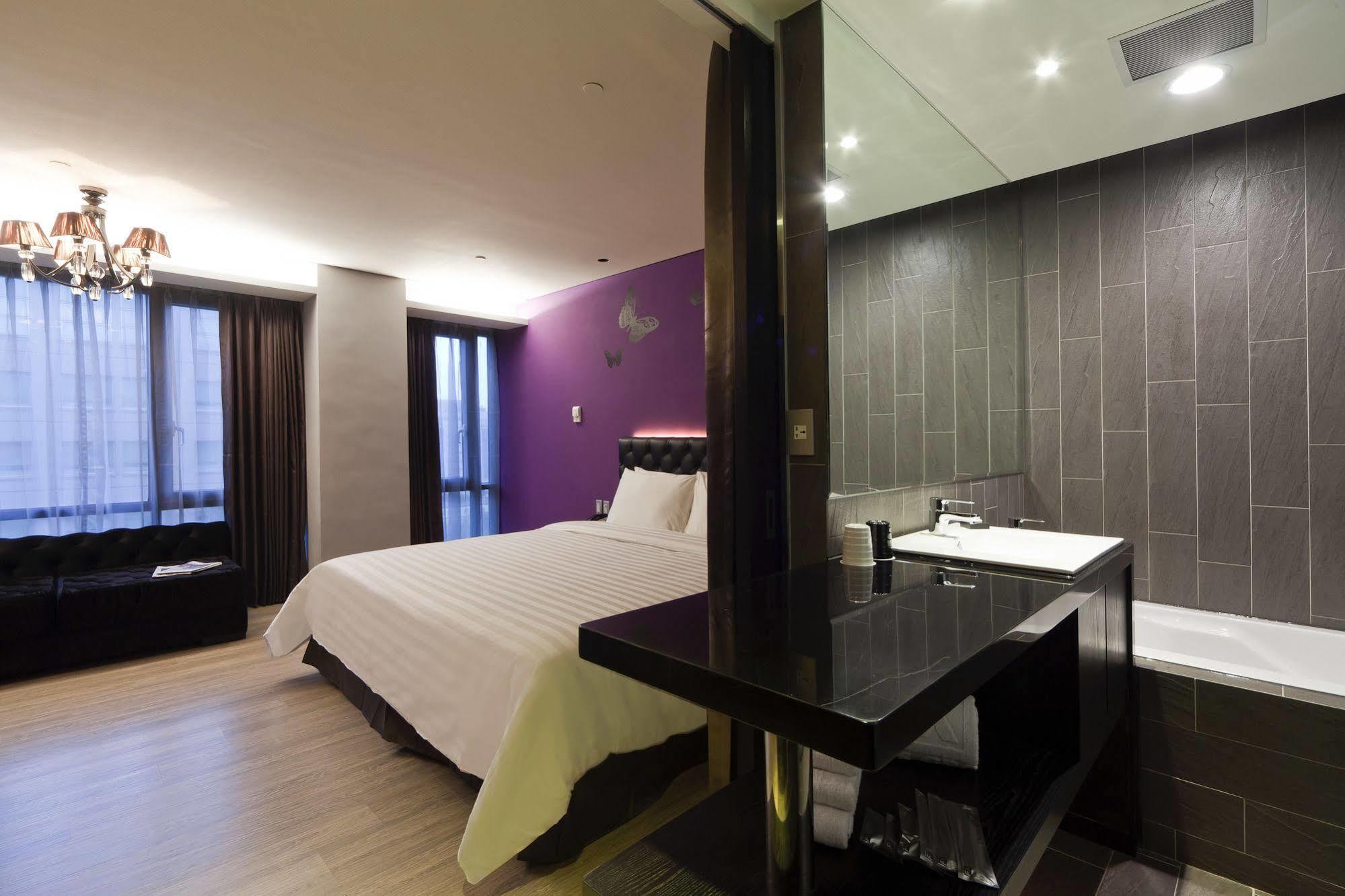 Fx Nanjing East Road Branch Hotel Taipei