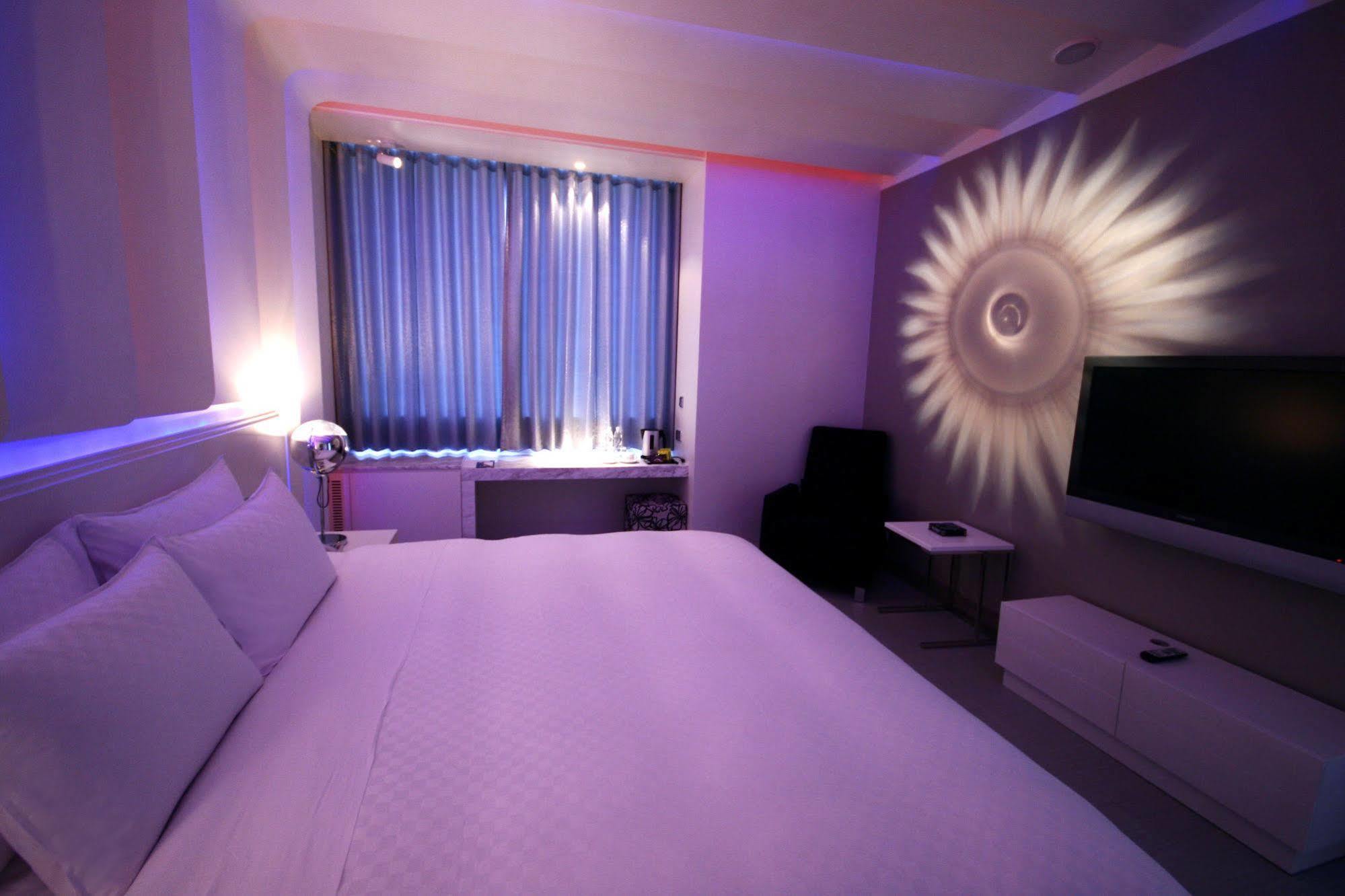 Hotel Eight Zone
