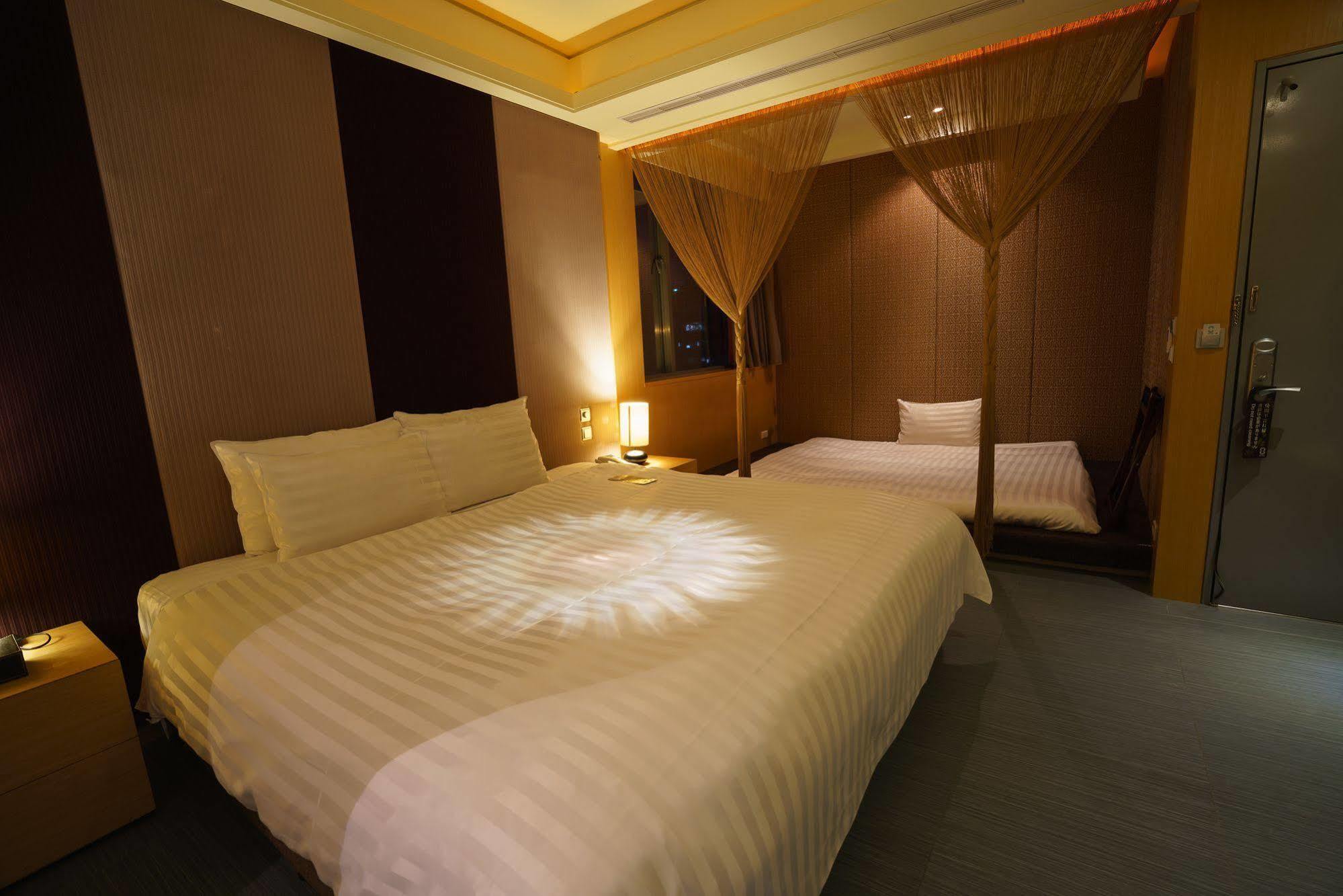 Hotel Eight Zone 4*