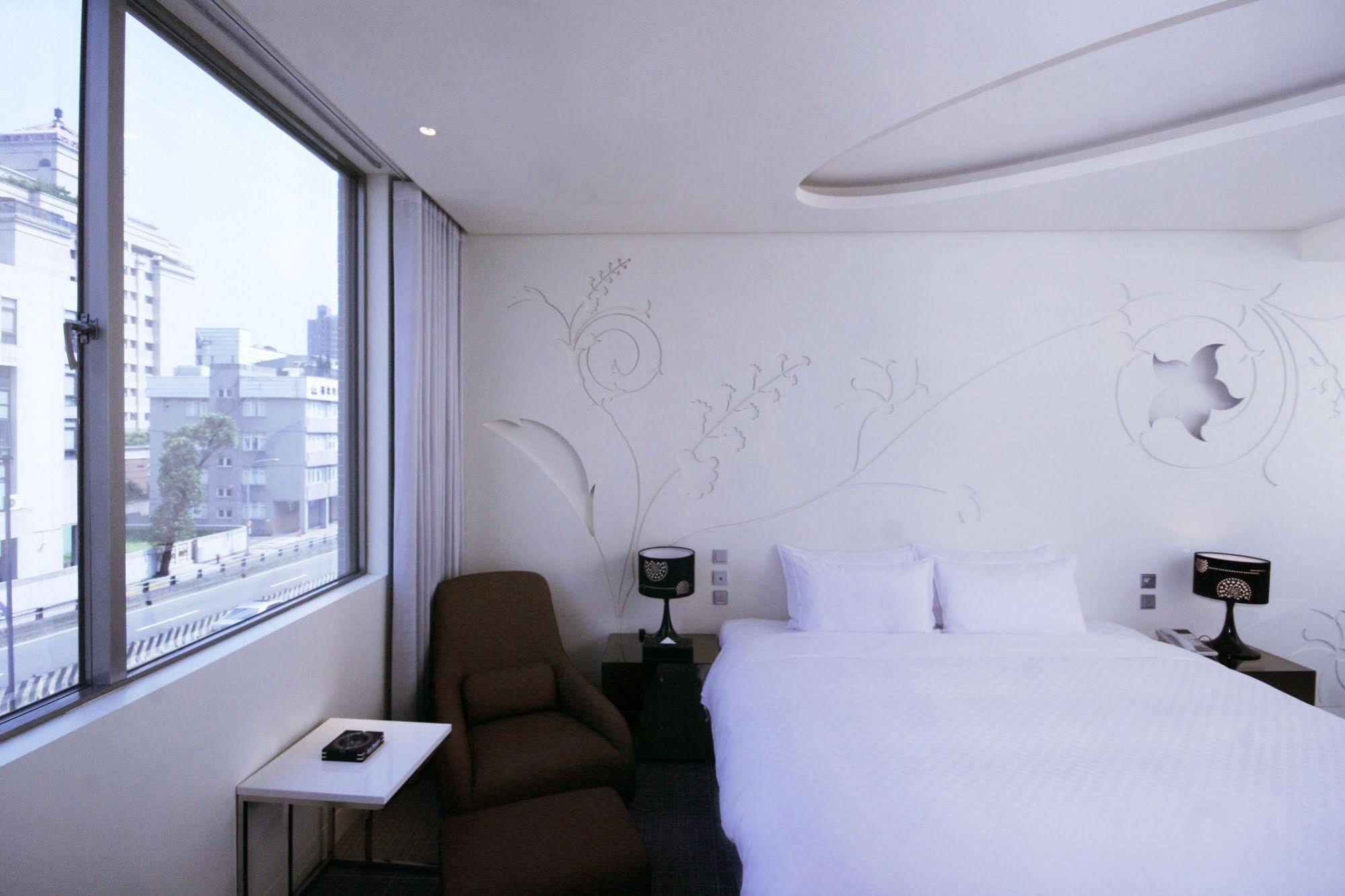 Eight Zone Hotel 4*
