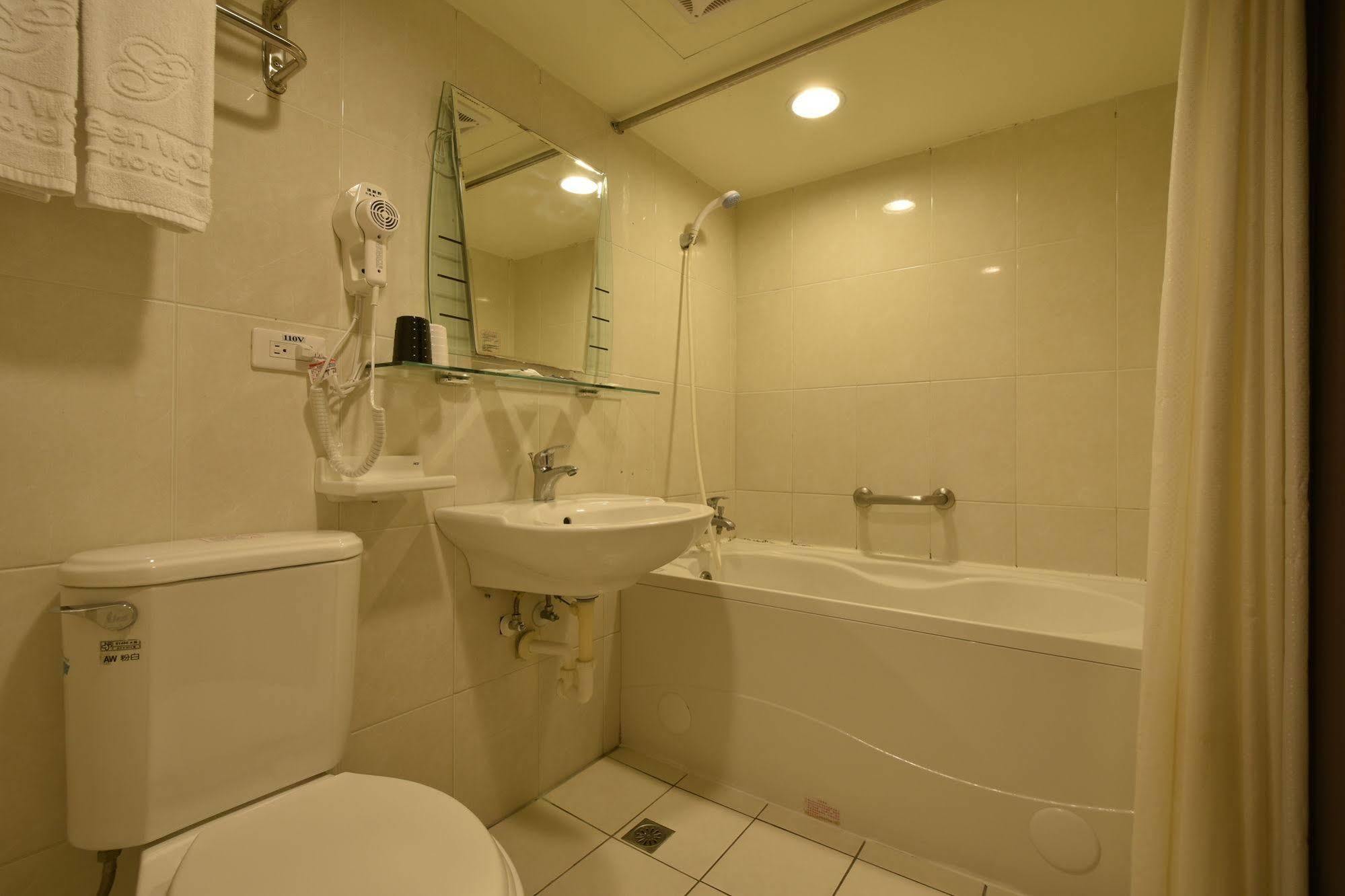 Hotel New World 3*