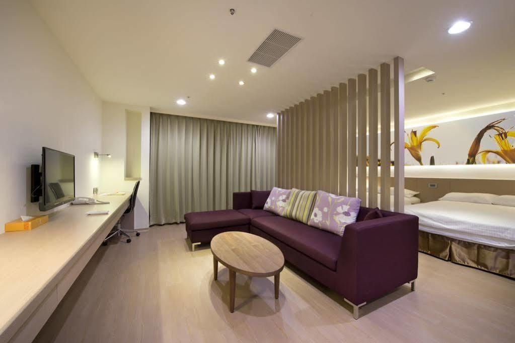 Mellow Fields Inn 4*