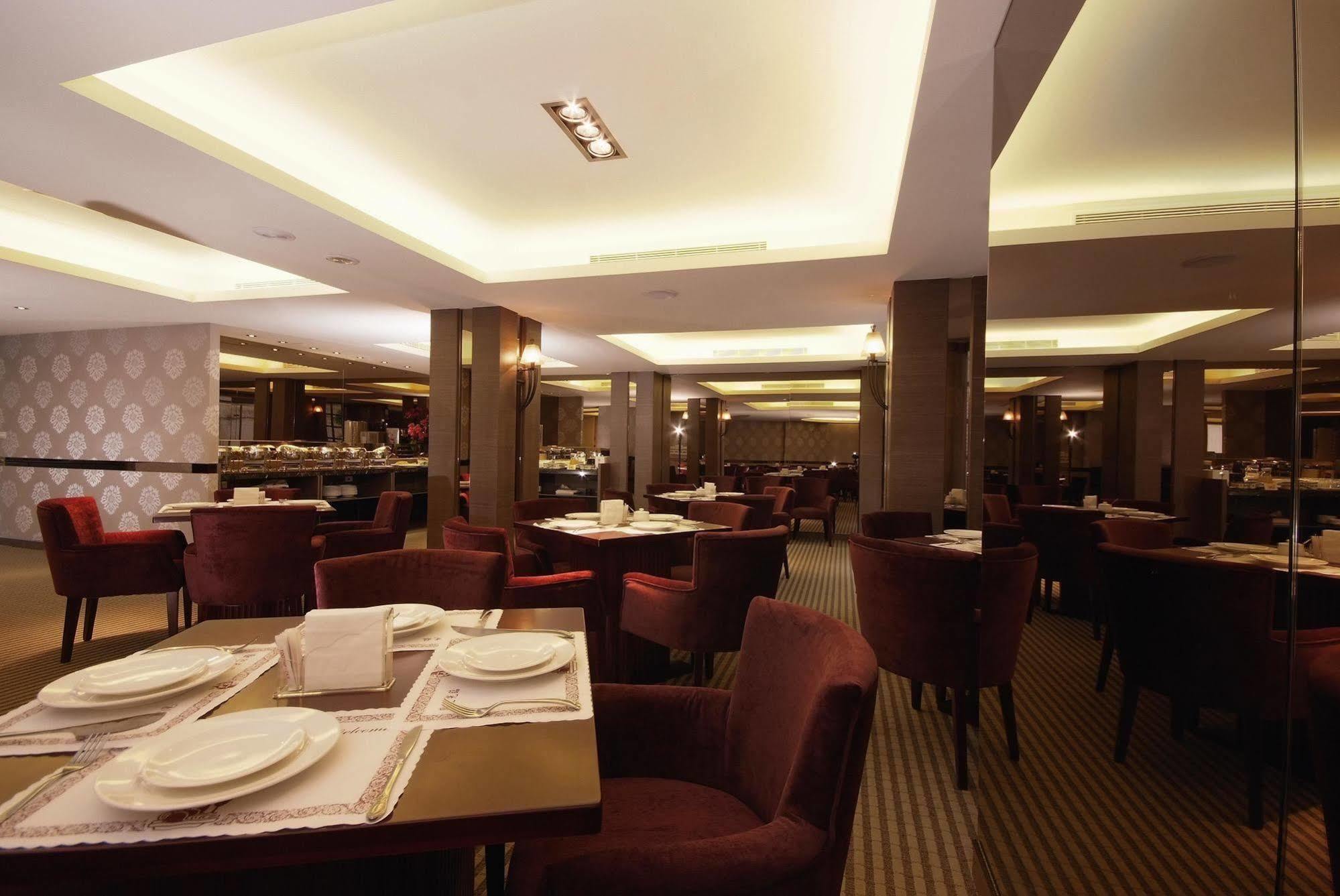 Hotel The Metro - Branch 3*