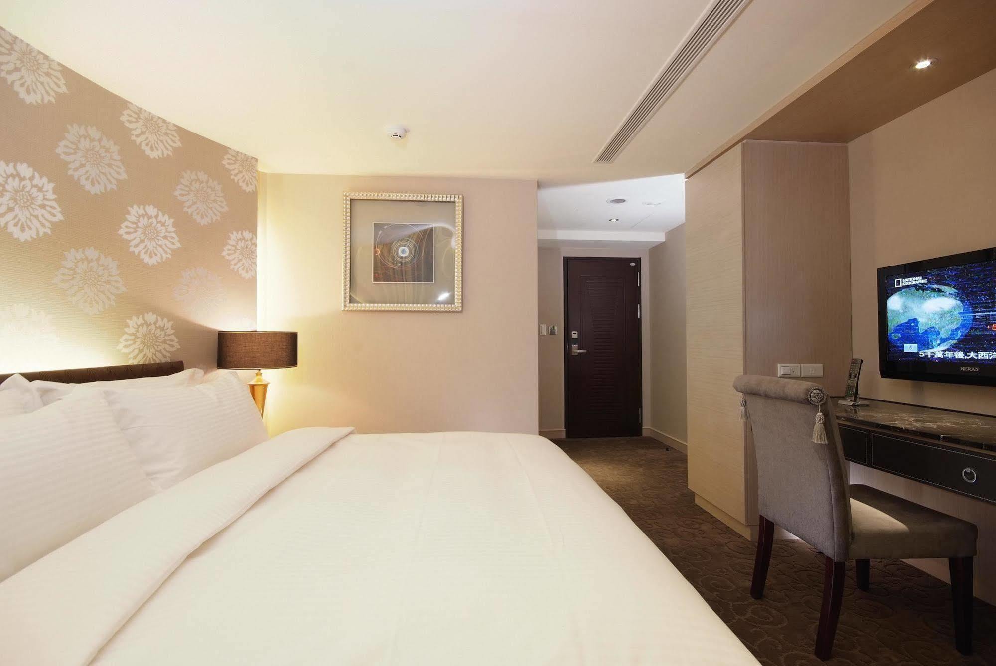 Hotel The Metro - Branch 3*