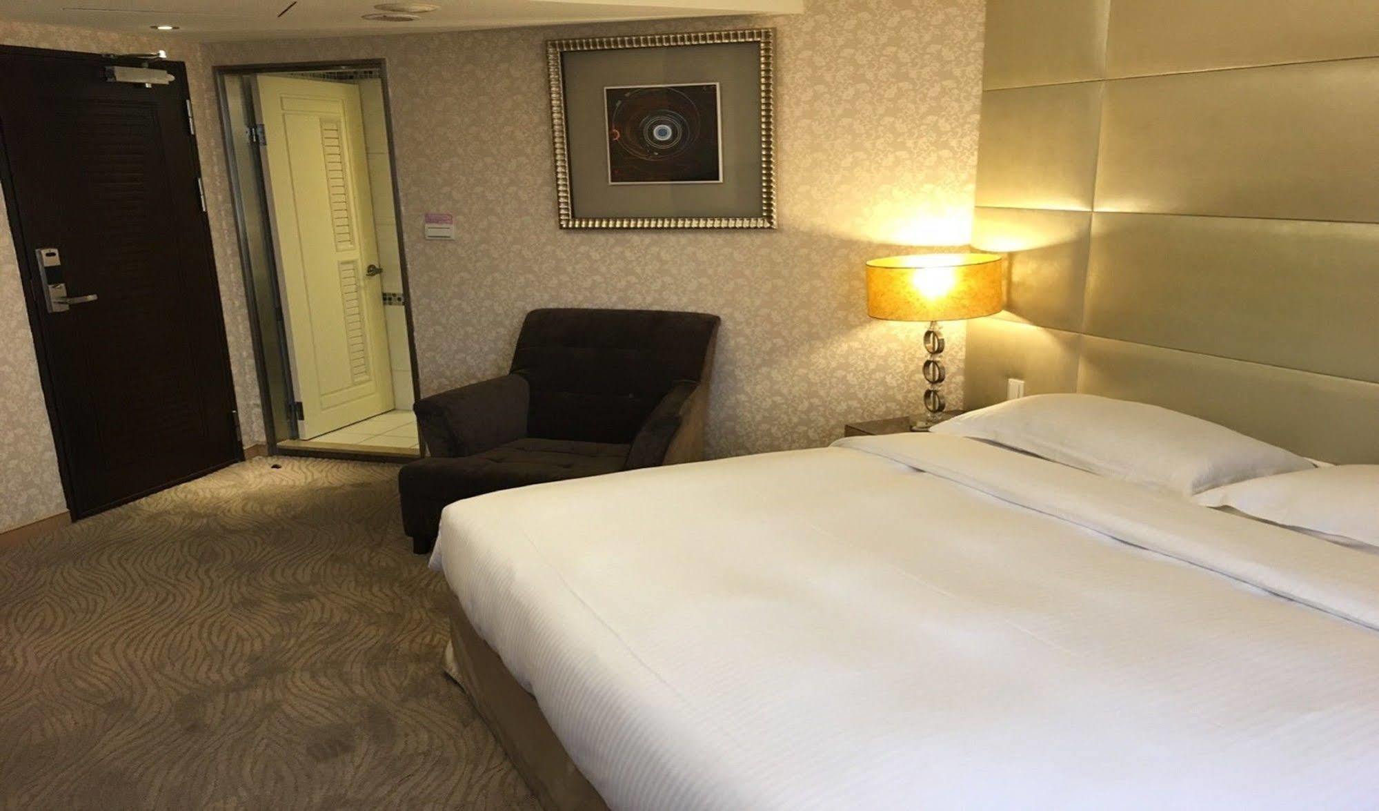 Hotel The Metro - Branch 3*