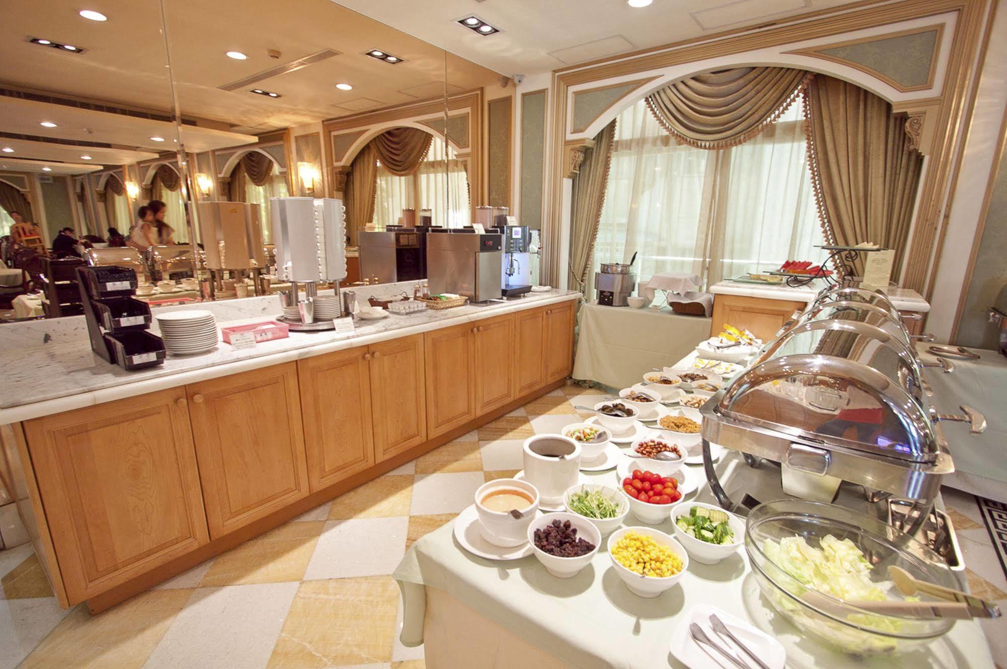 Royal Seasons Beitou 3*