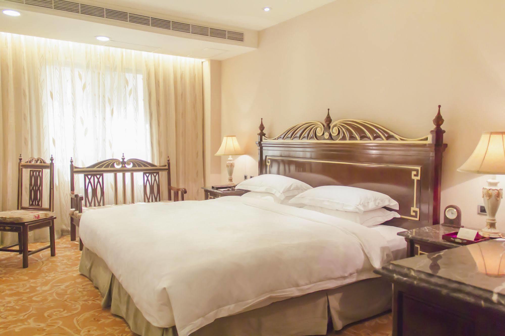 Royal Seasons Beitou Hotel