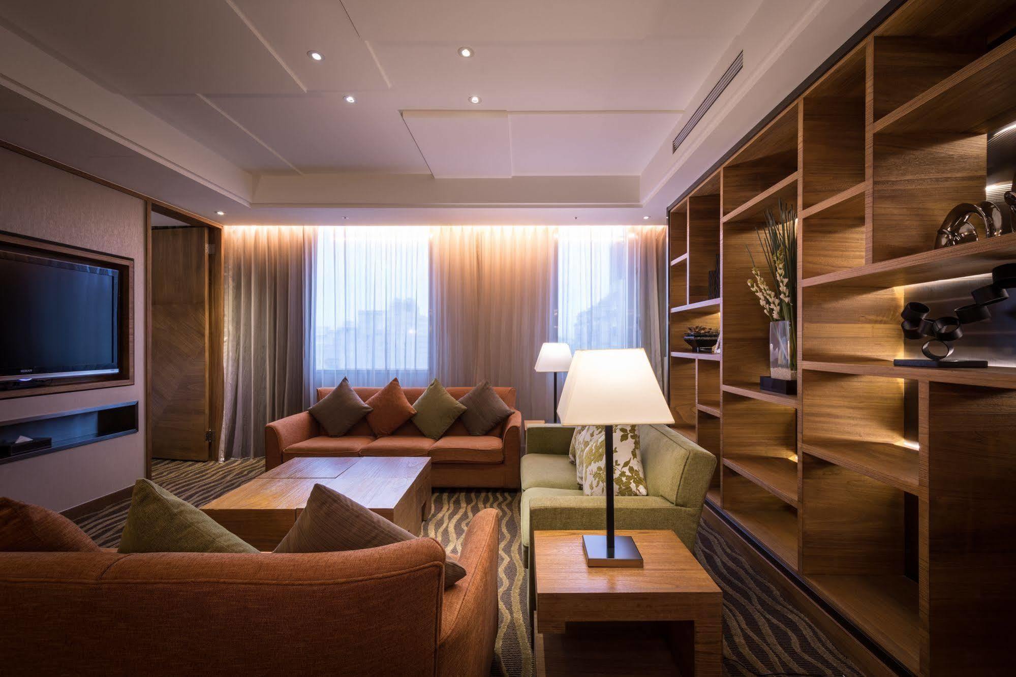 Hotel World Jianpei 4*
