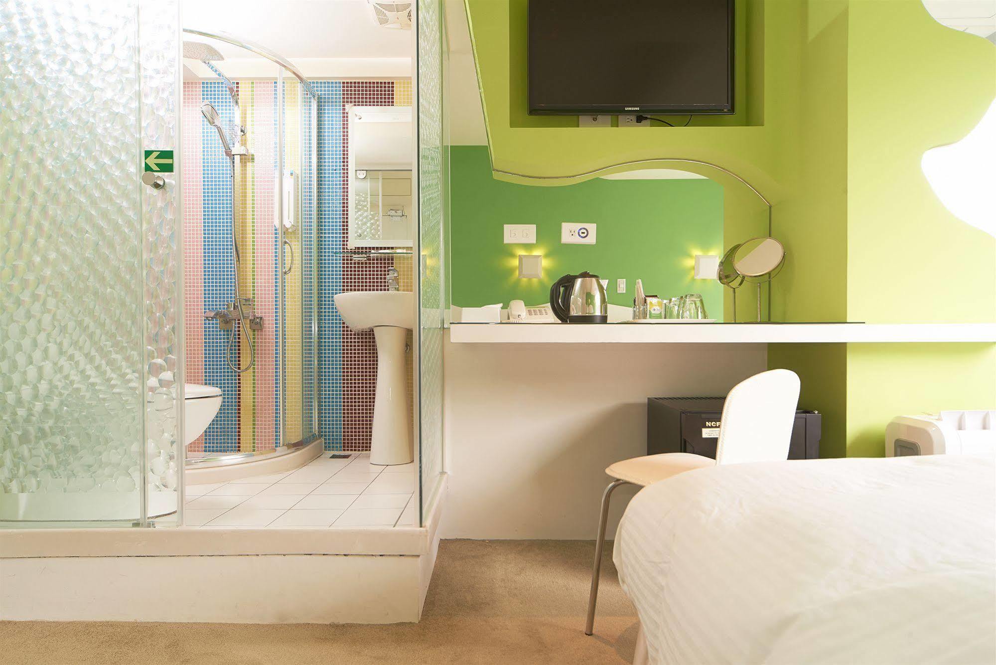 Forever Hotel 2*