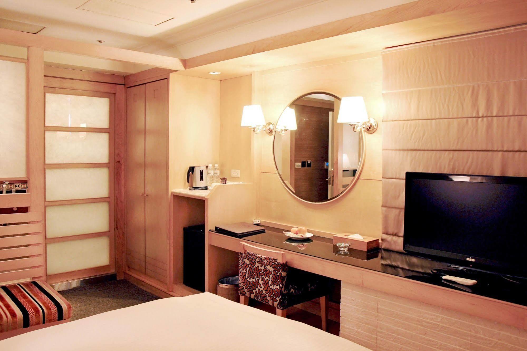 Capital Arena Hotel 3*
