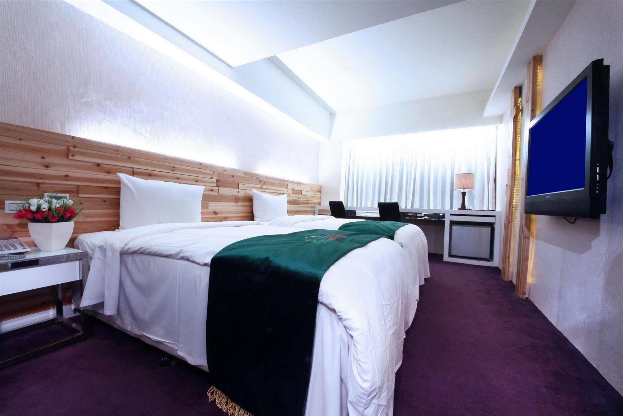 Hotel The Longstay 3*