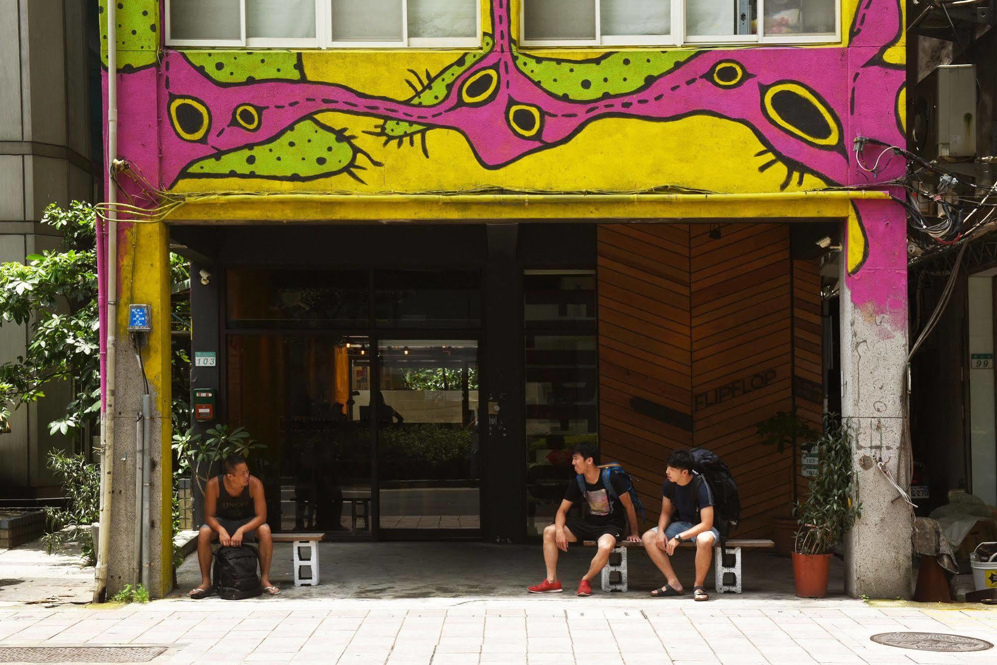 Flip Flop - Main Station Hostel *