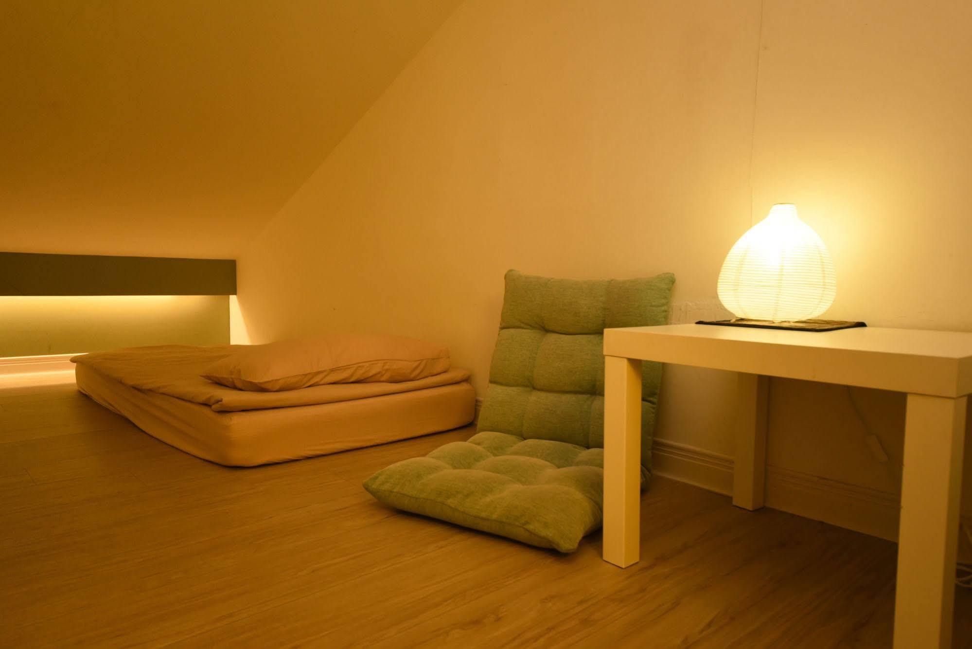 Flip Flop - Main Station Hostel *