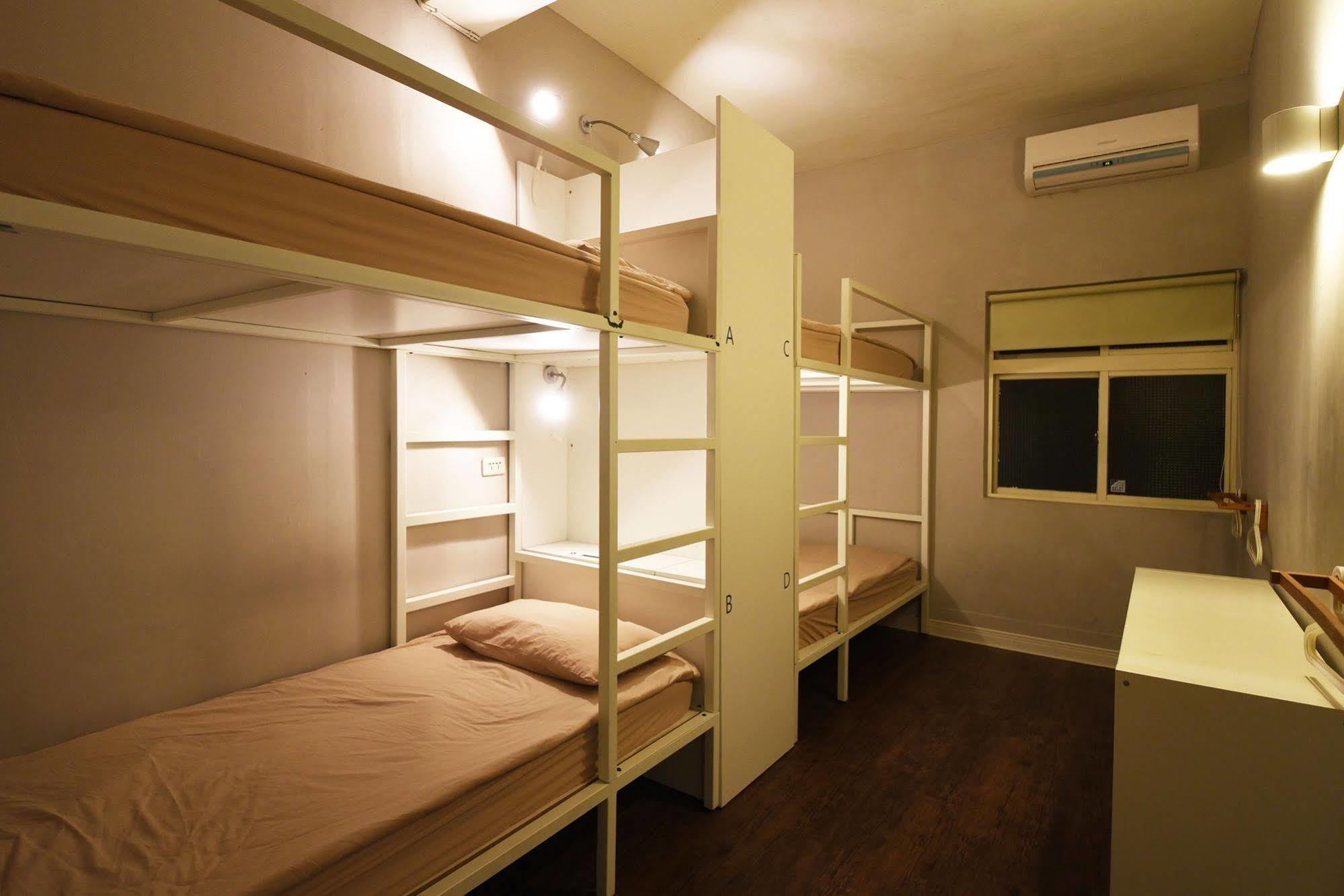 Flip Flop - Main Station Hostel Taipei
