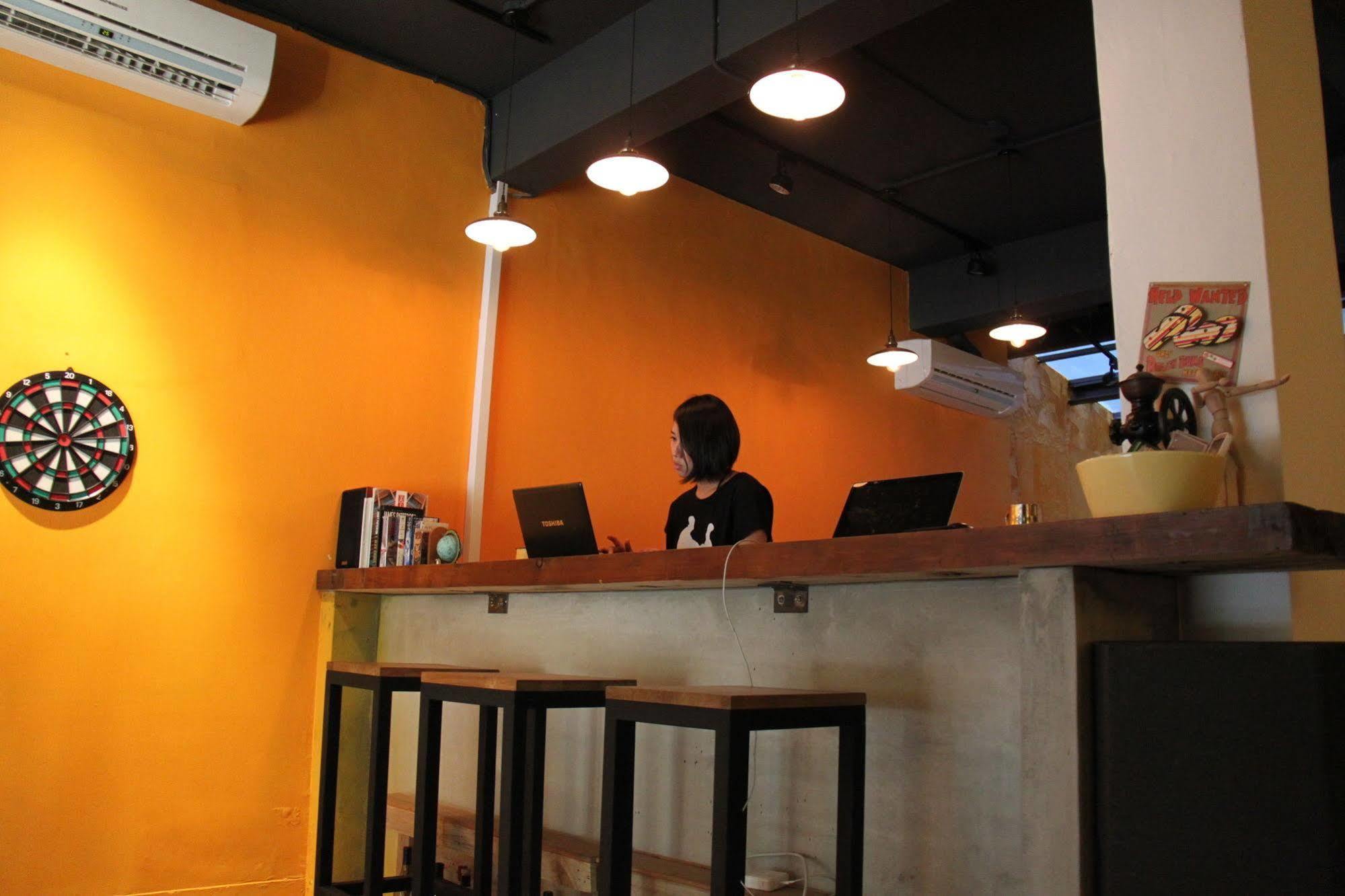 Flip Flop - Main Station Hostel