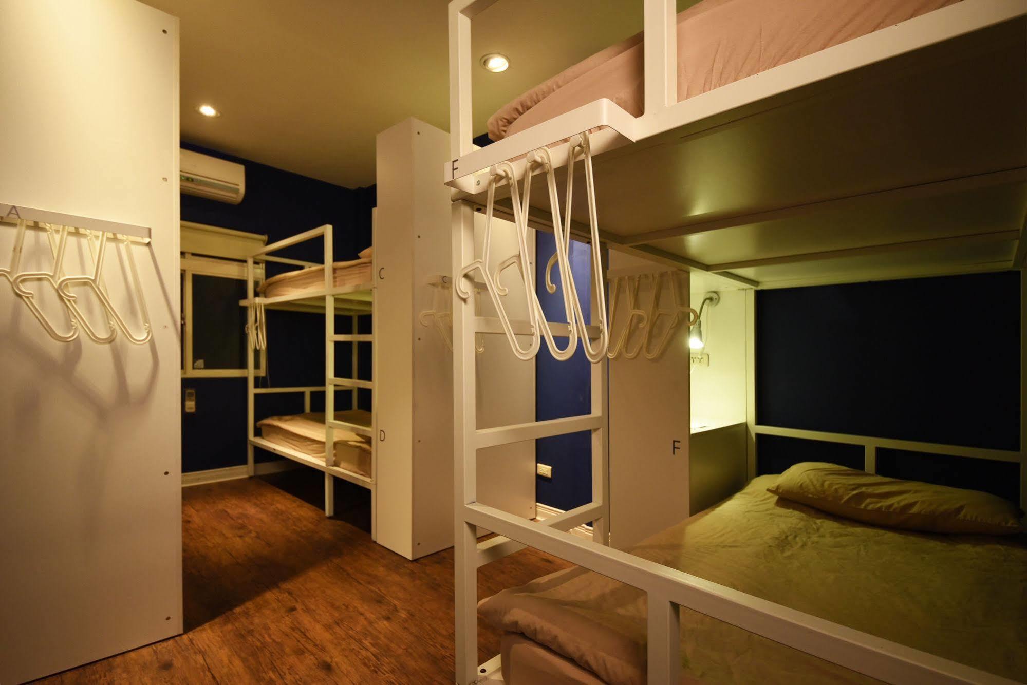 Flip Flop - Main Station Hostel