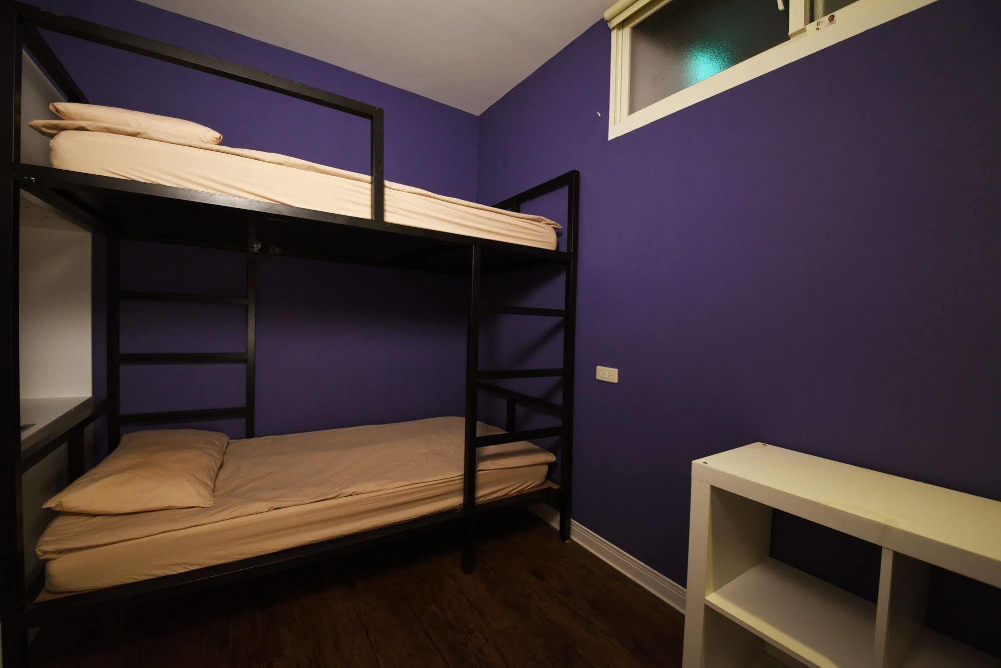 Flip Flop - Main Station Hostel Taipei