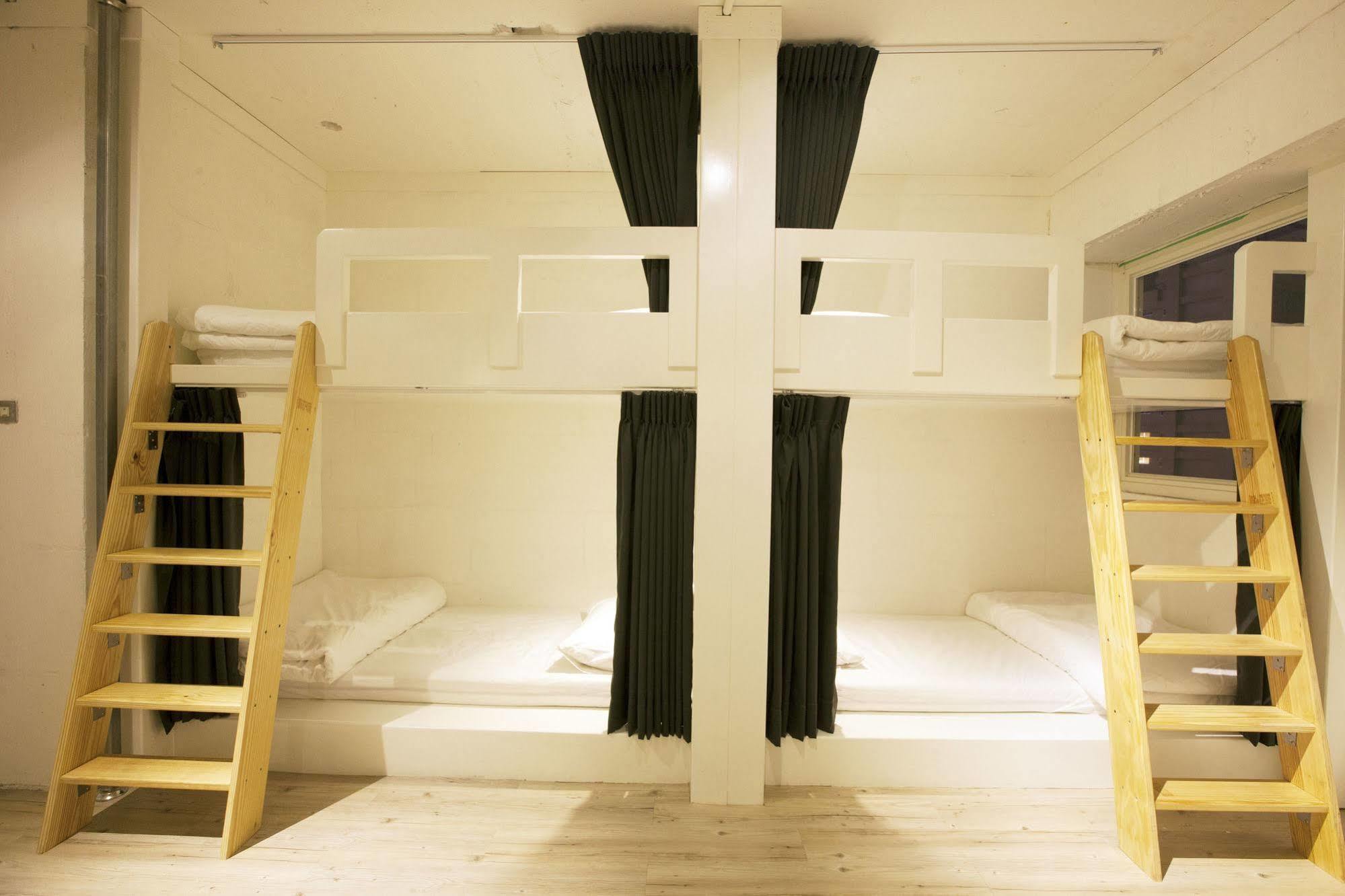 Mr. Lobster's Secret Den Design Hostel Taipei
