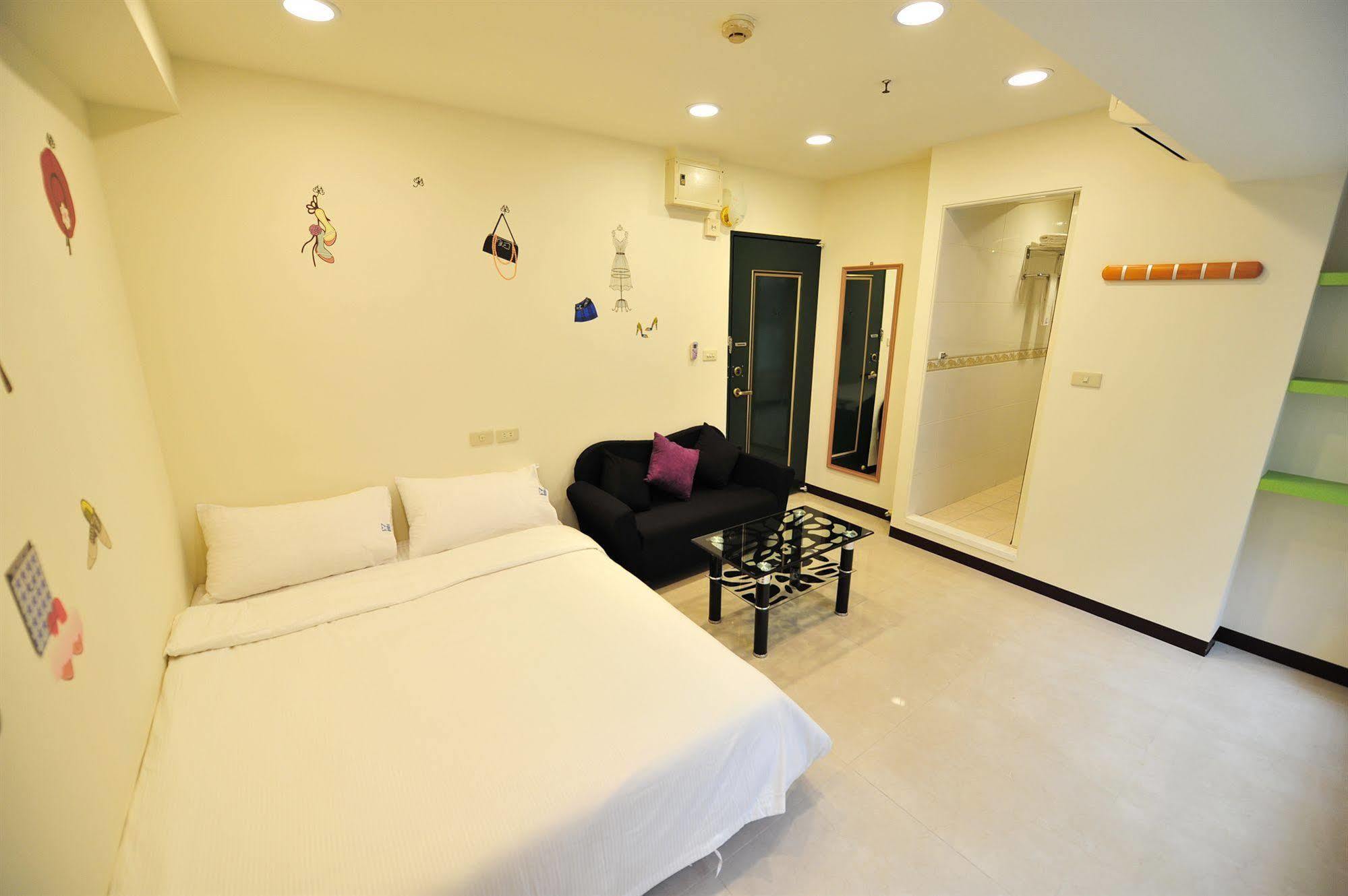 Ezbookers Dunhua Hotel