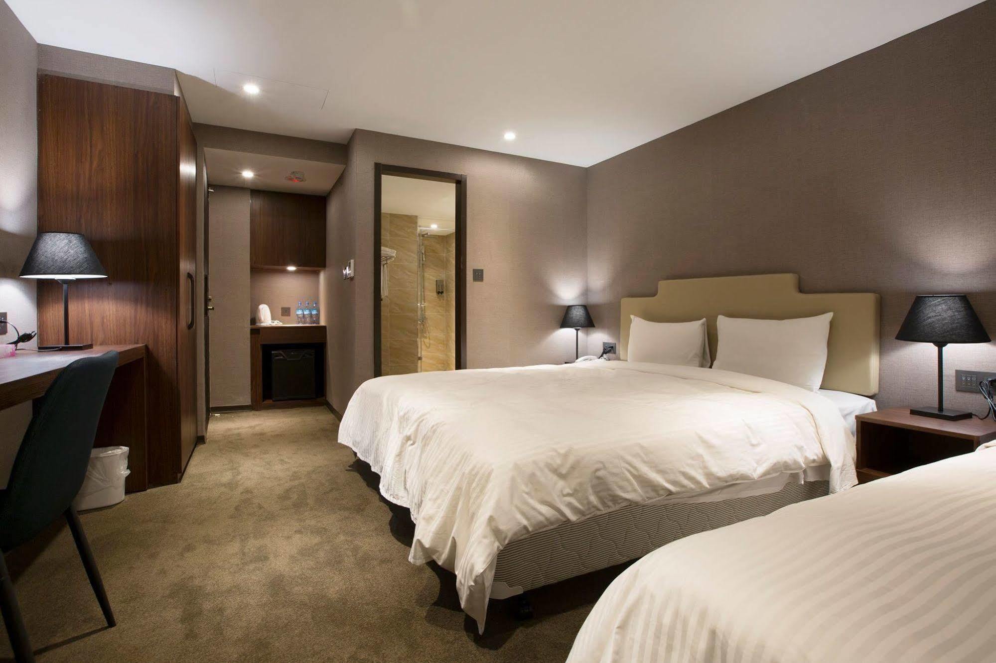 Noble Hotel