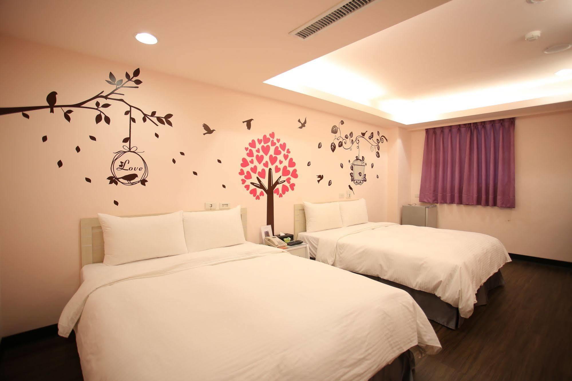 Love House Hotel 2*